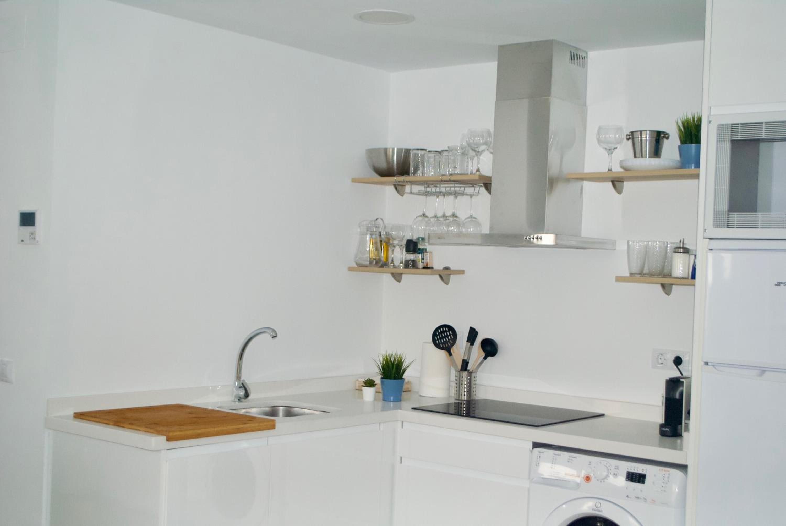 Studio Apartment - Photo 40