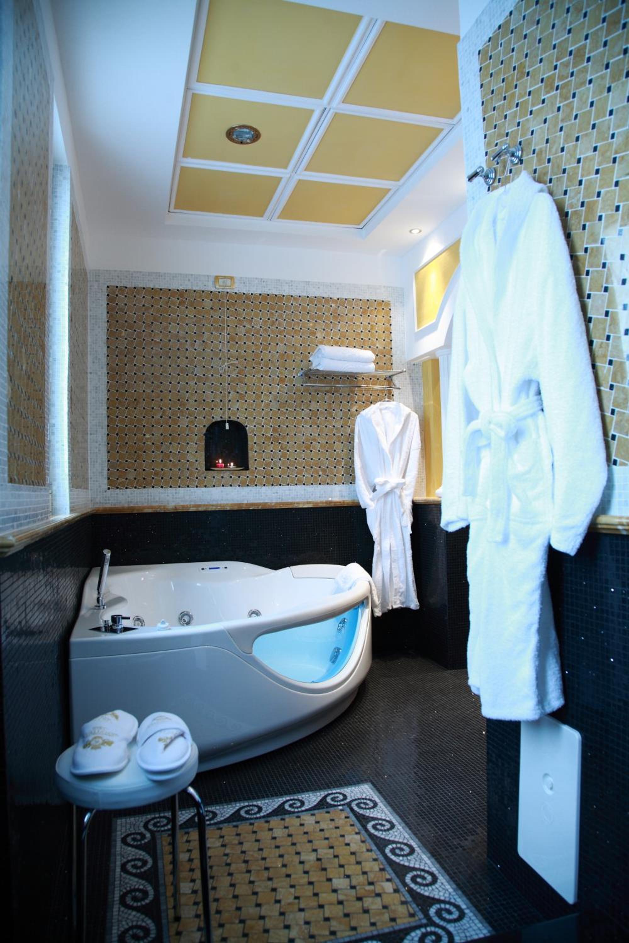 Suite - Photo 3