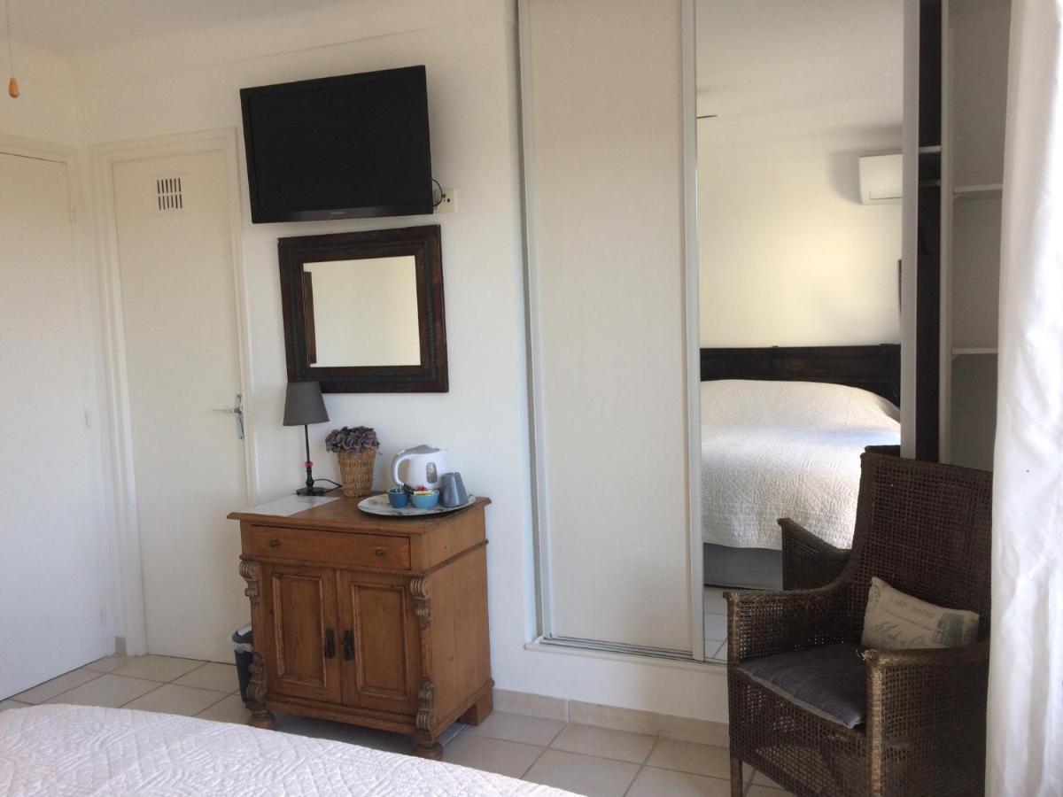 Double Room with Balcony - Photo 4
