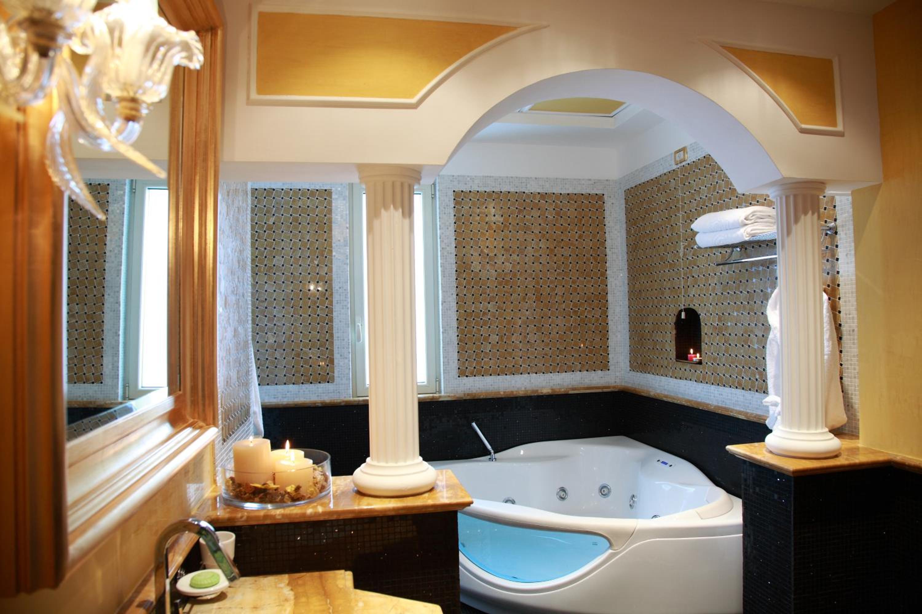 Suite - Photo 12