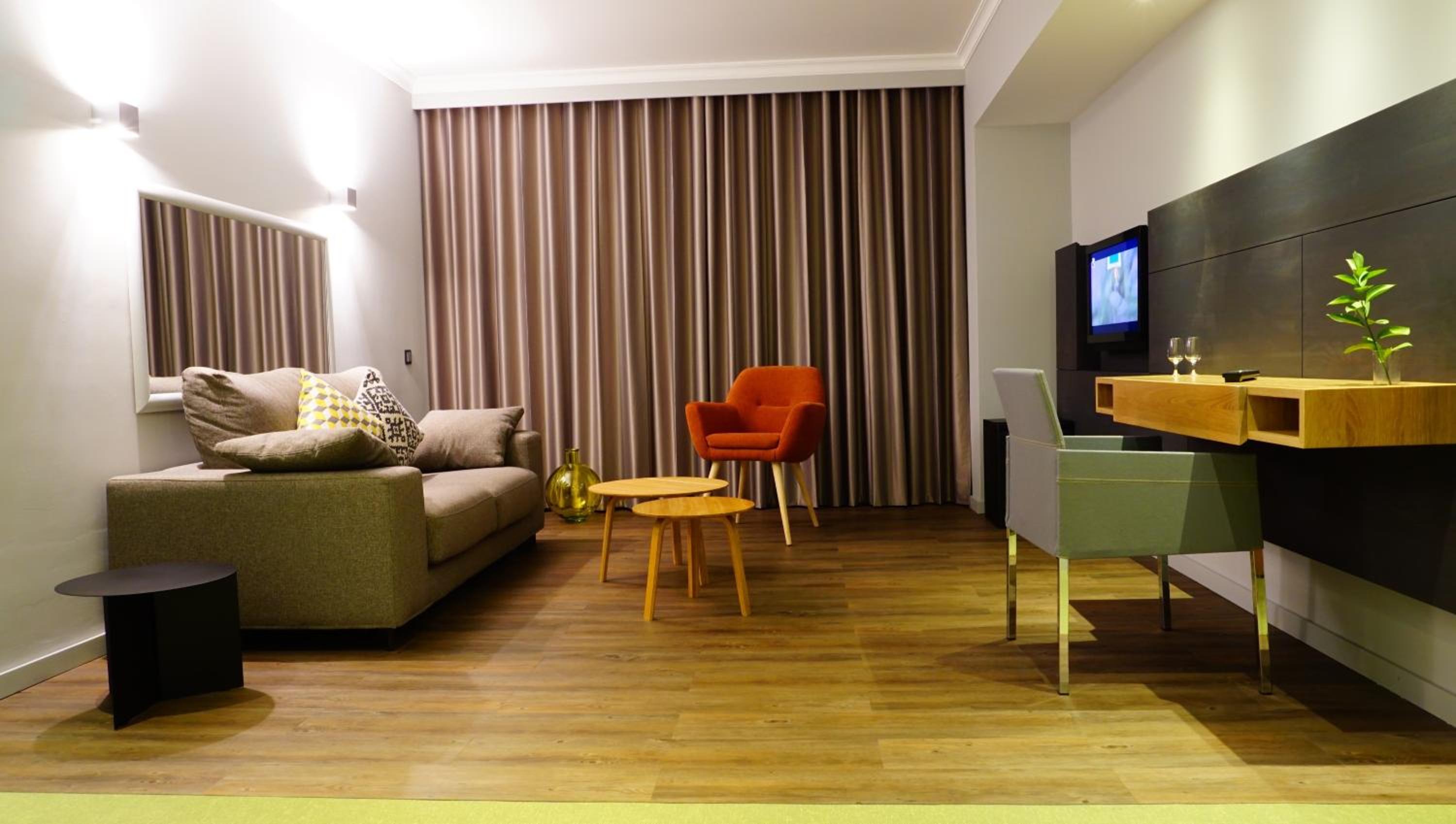 Suite - Photo 9
