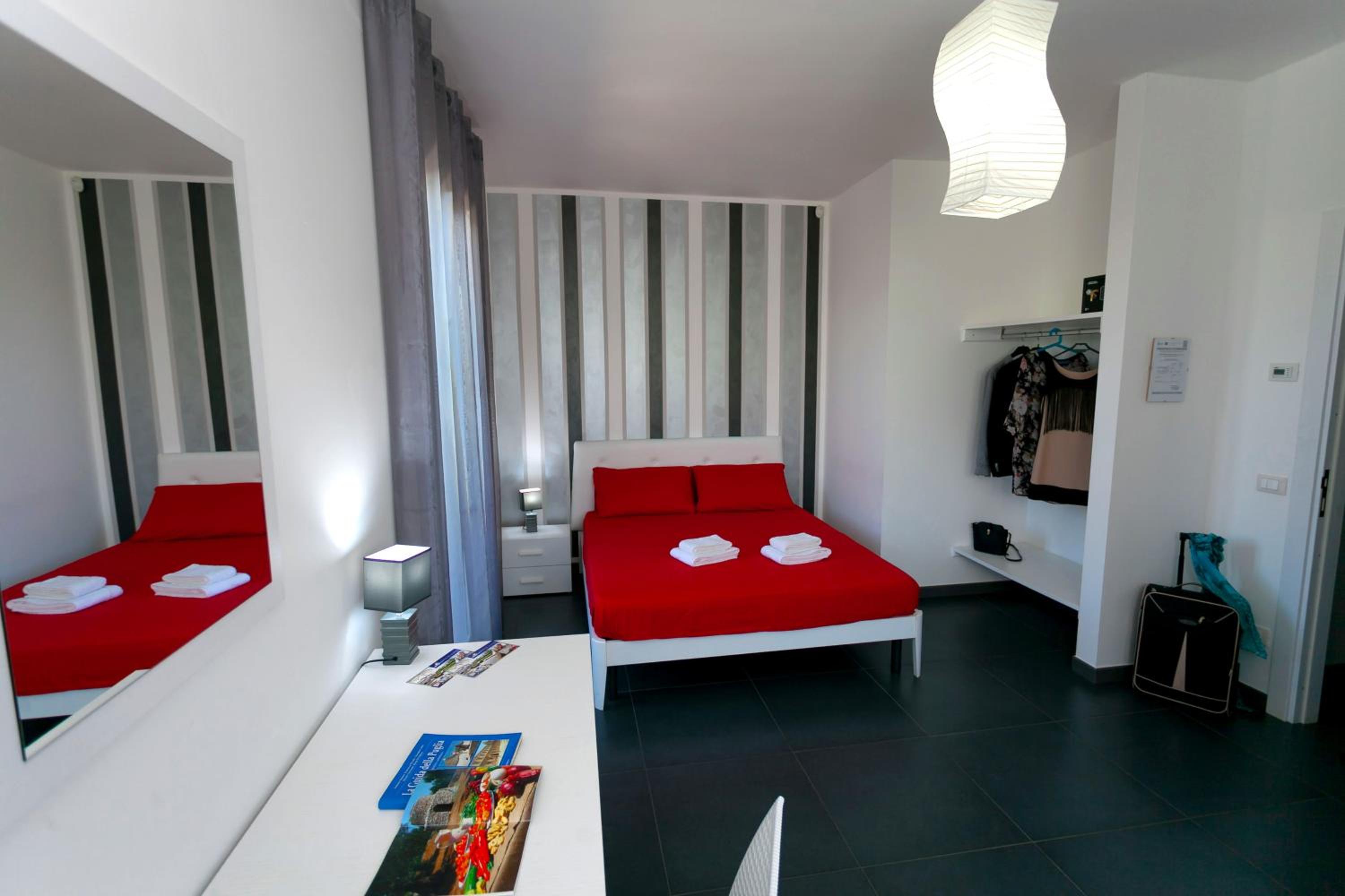 Superior Double Room with Pool View - Photo 8