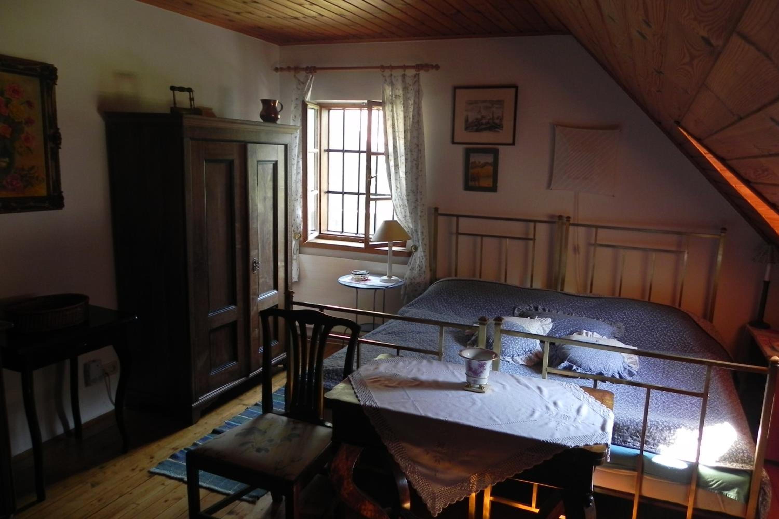 Five-Bedroom House photo 1