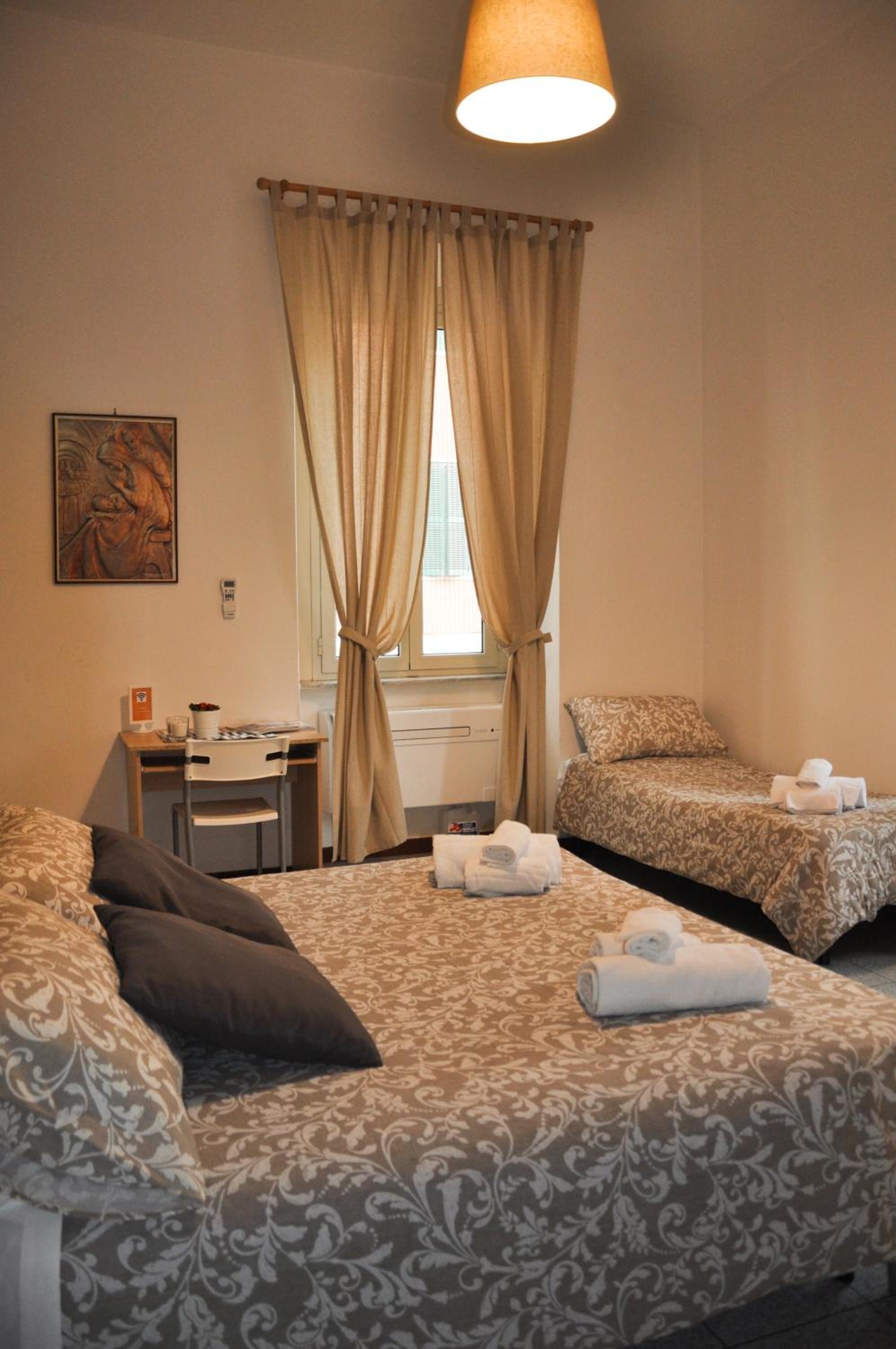 Double or Twin Room photo 3