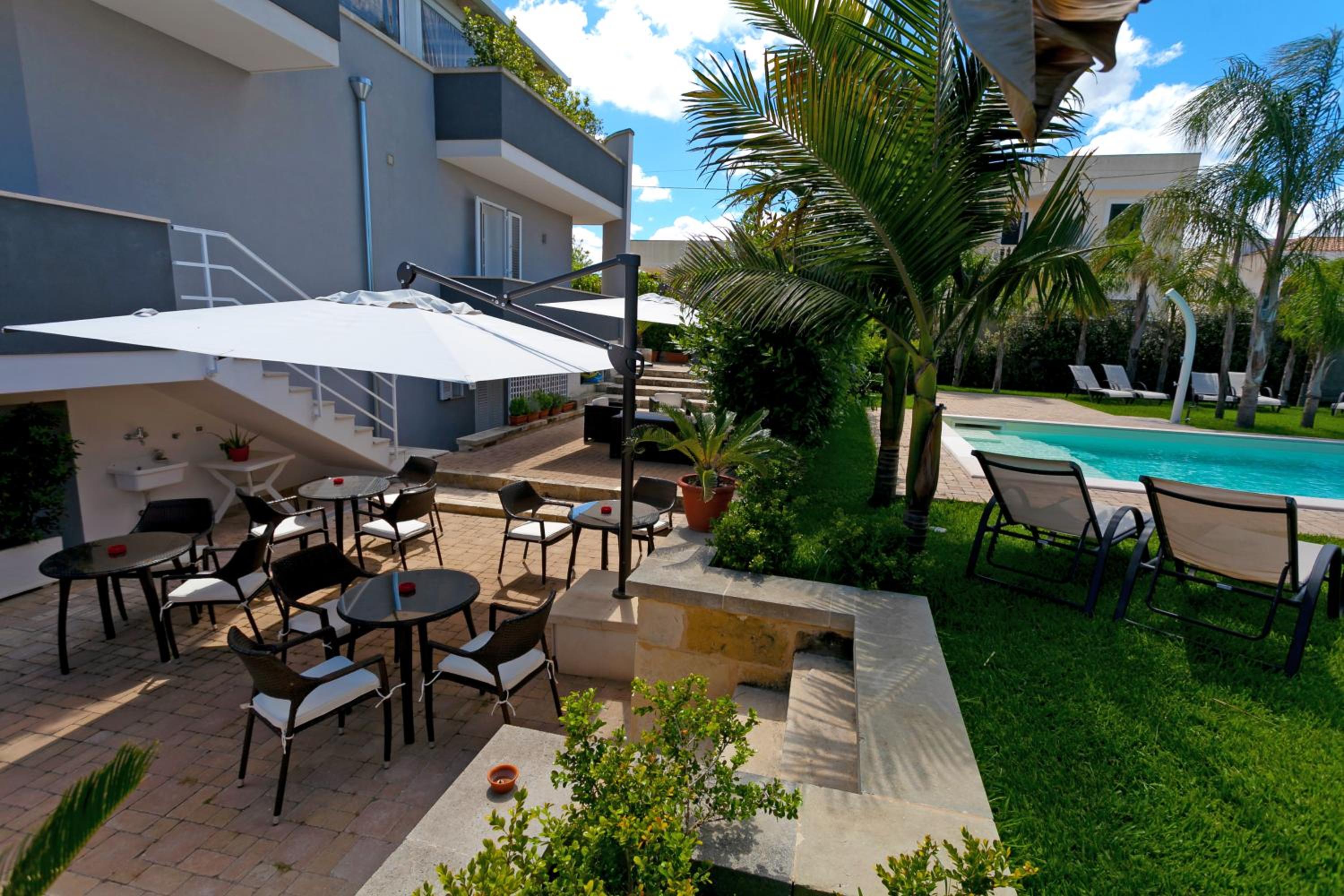 Superior Double Room with Pool View - Photo 4