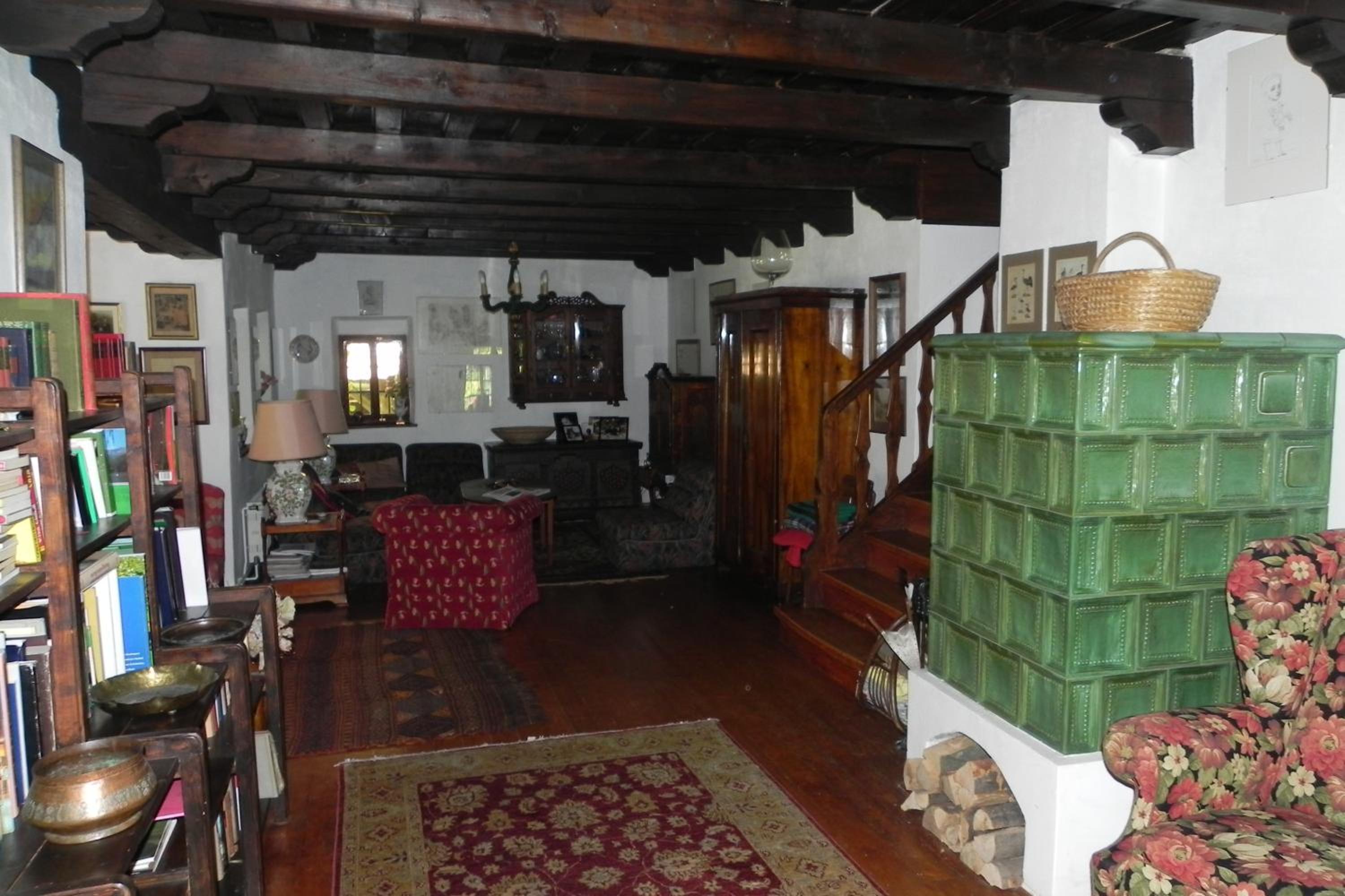 Five-Bedroom House photo 3