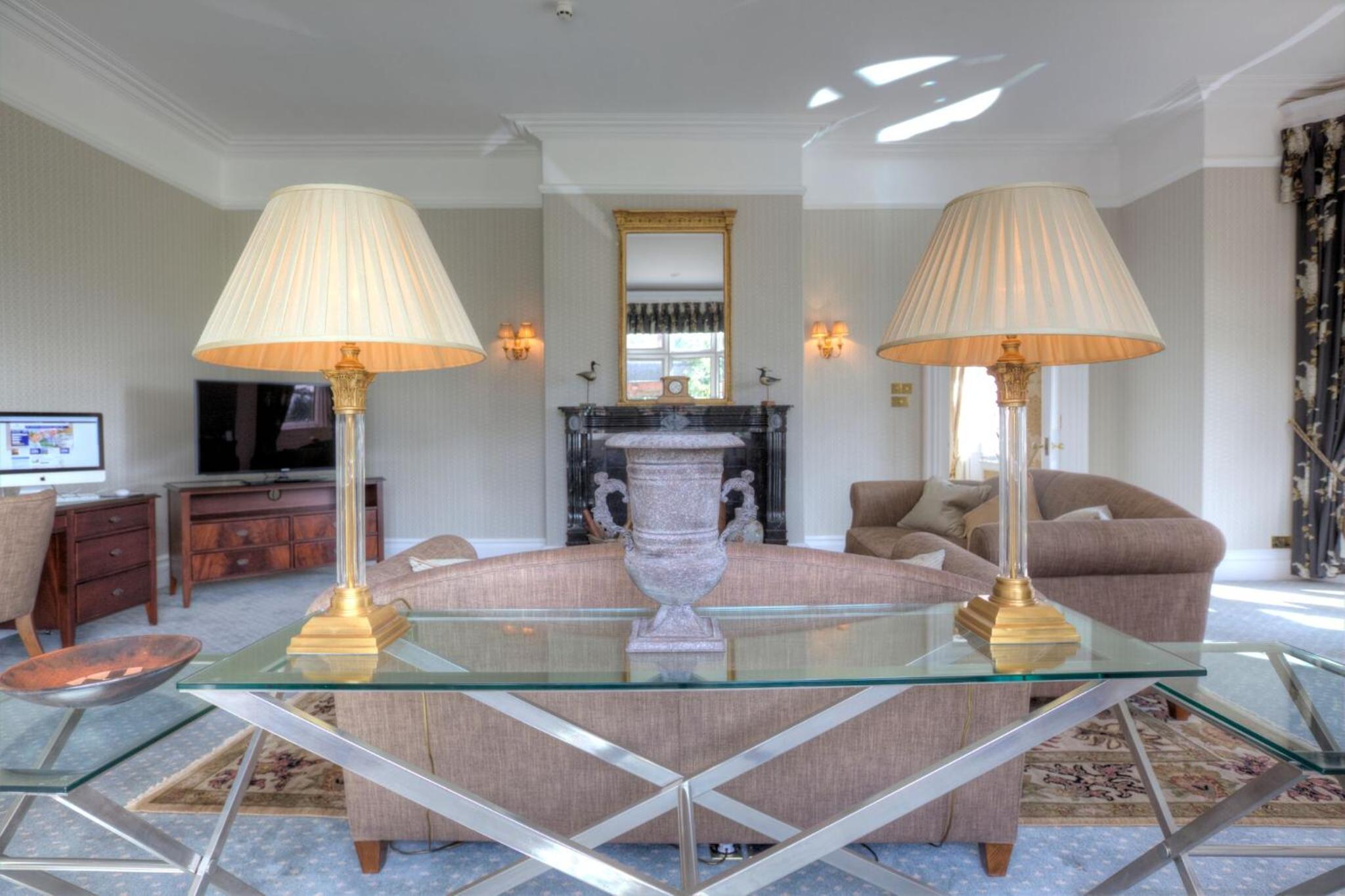 Deluxe King Suite with Four Poster Bed - Photo 12