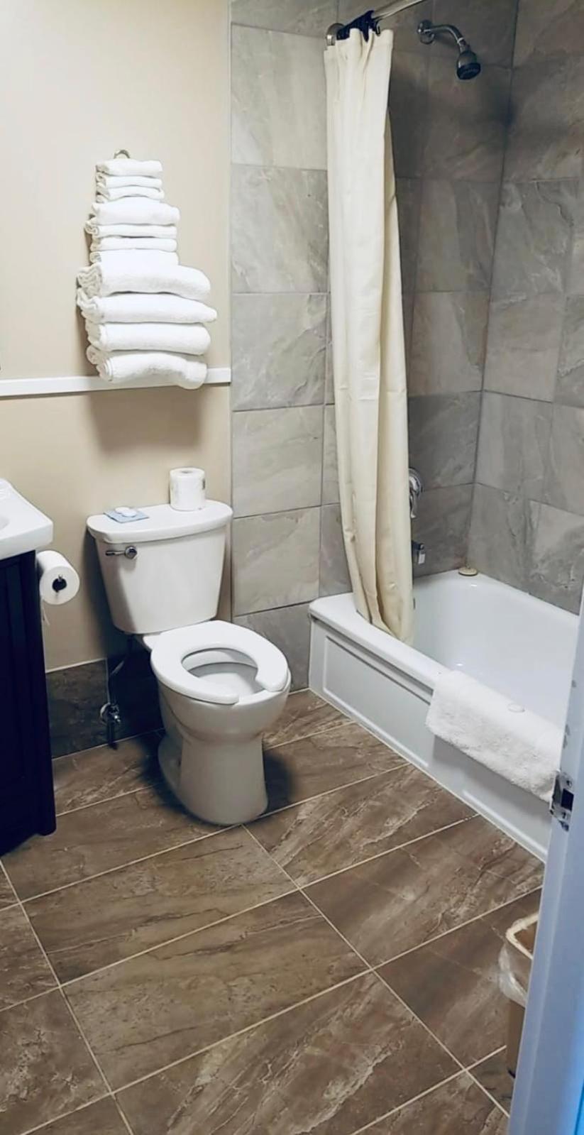 Queen Suite photo 3