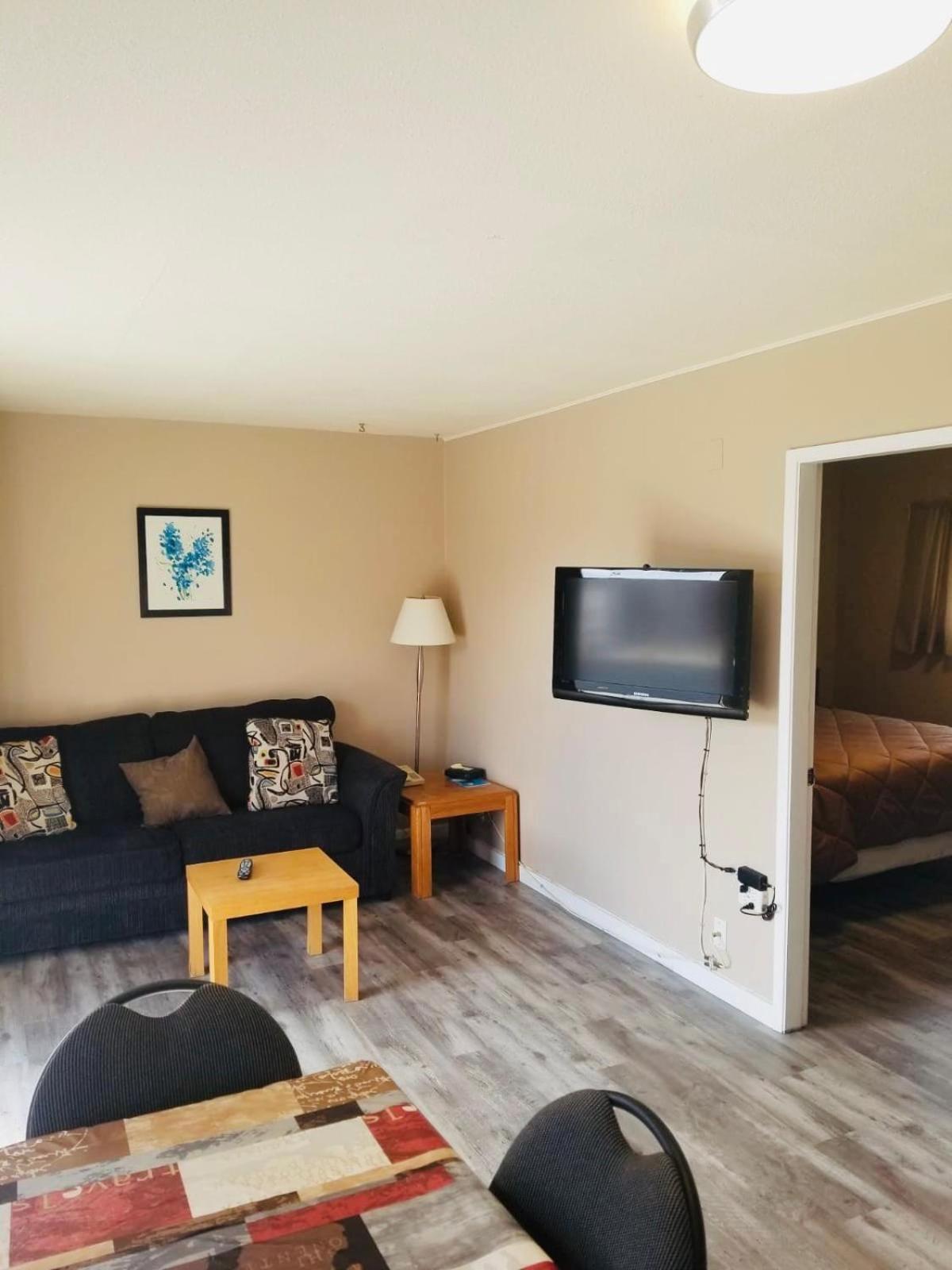 One-Bedroom Suite with Kitchen photo 1