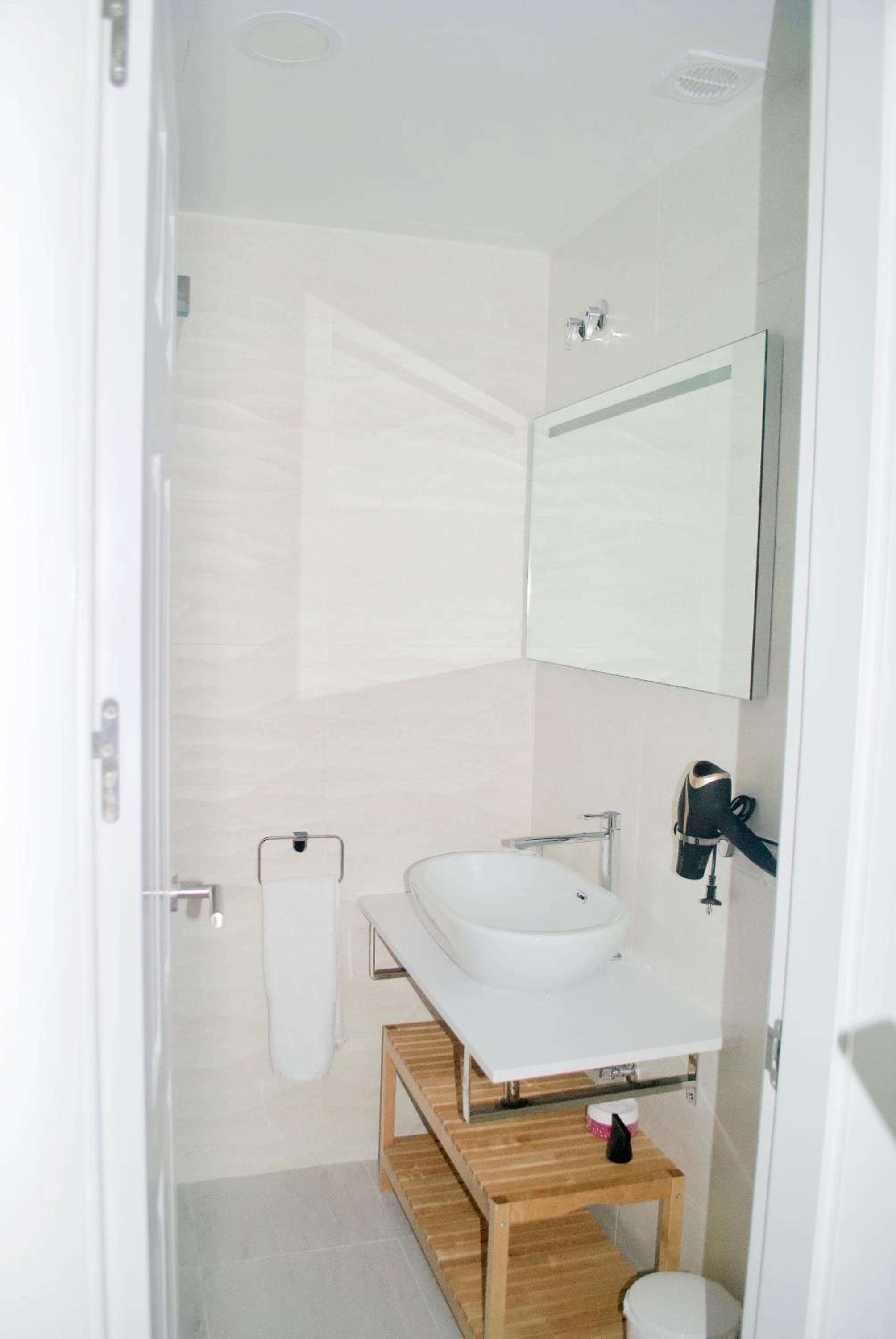 Studio Apartment - Photo 8