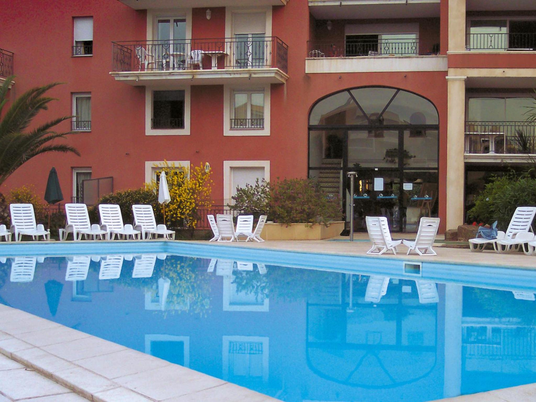 Two-Bedroom Apartment (6 Adults) photo 3