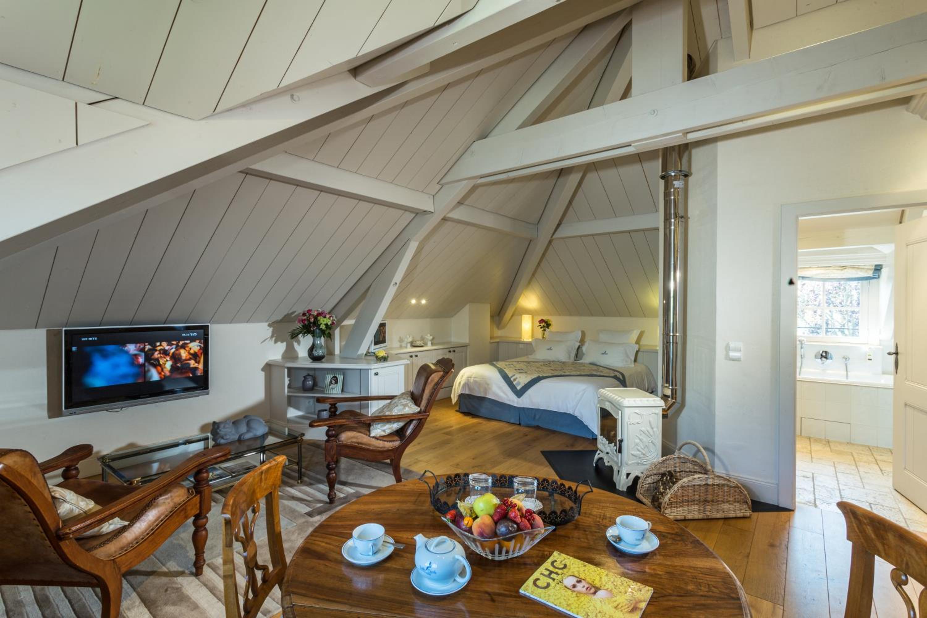 Suite - Photo 4