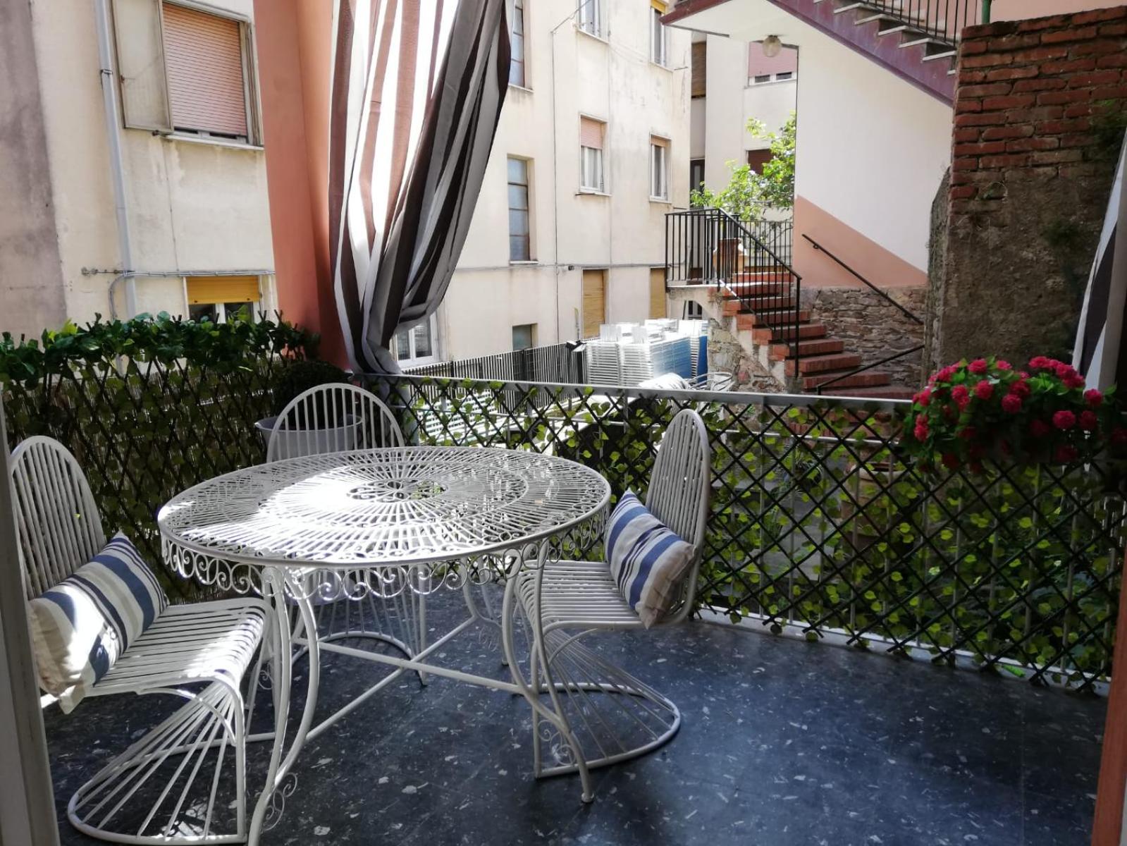 Apartment with Terrace - Photo 11