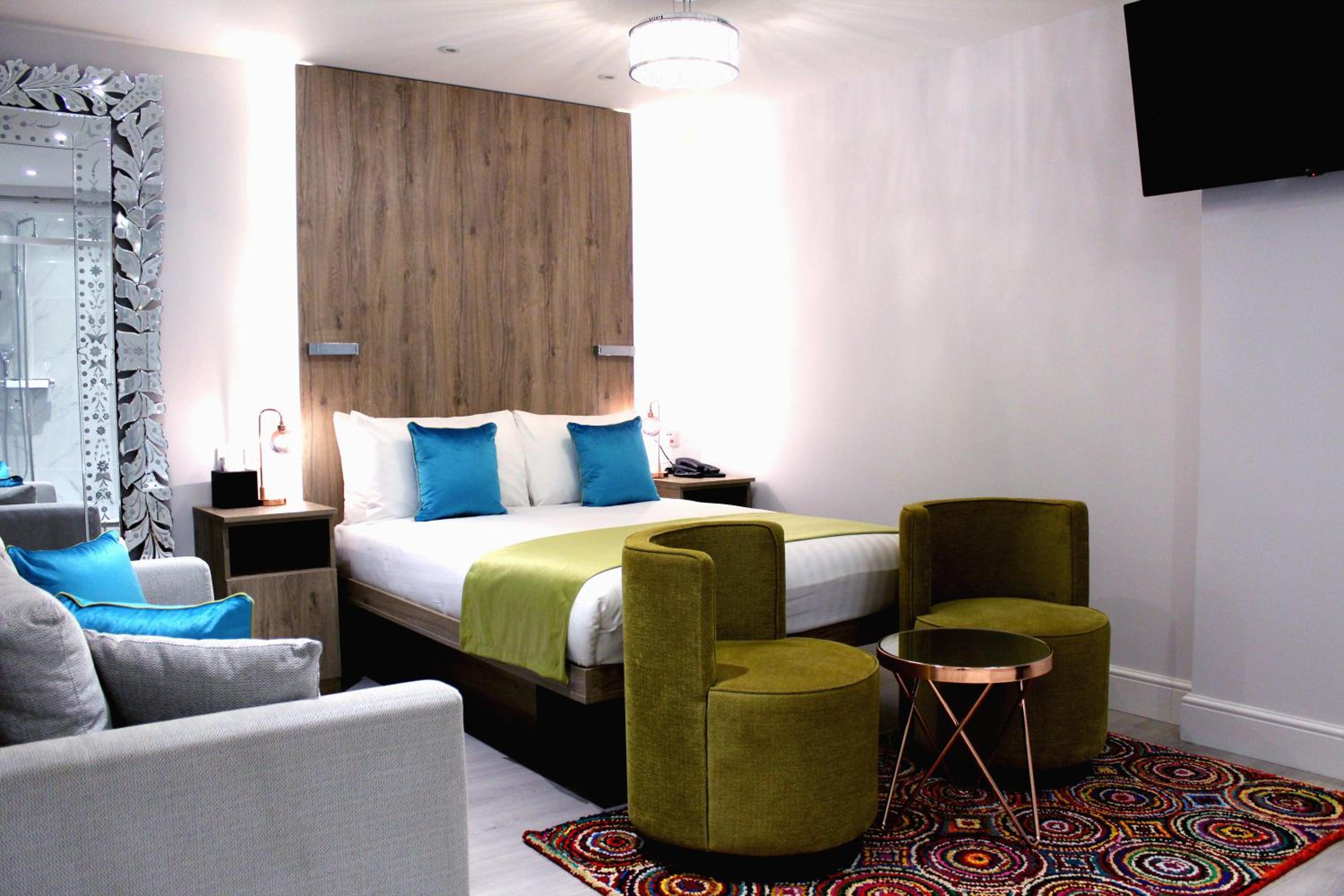 Signature Suite with Jacuzzi photo 3