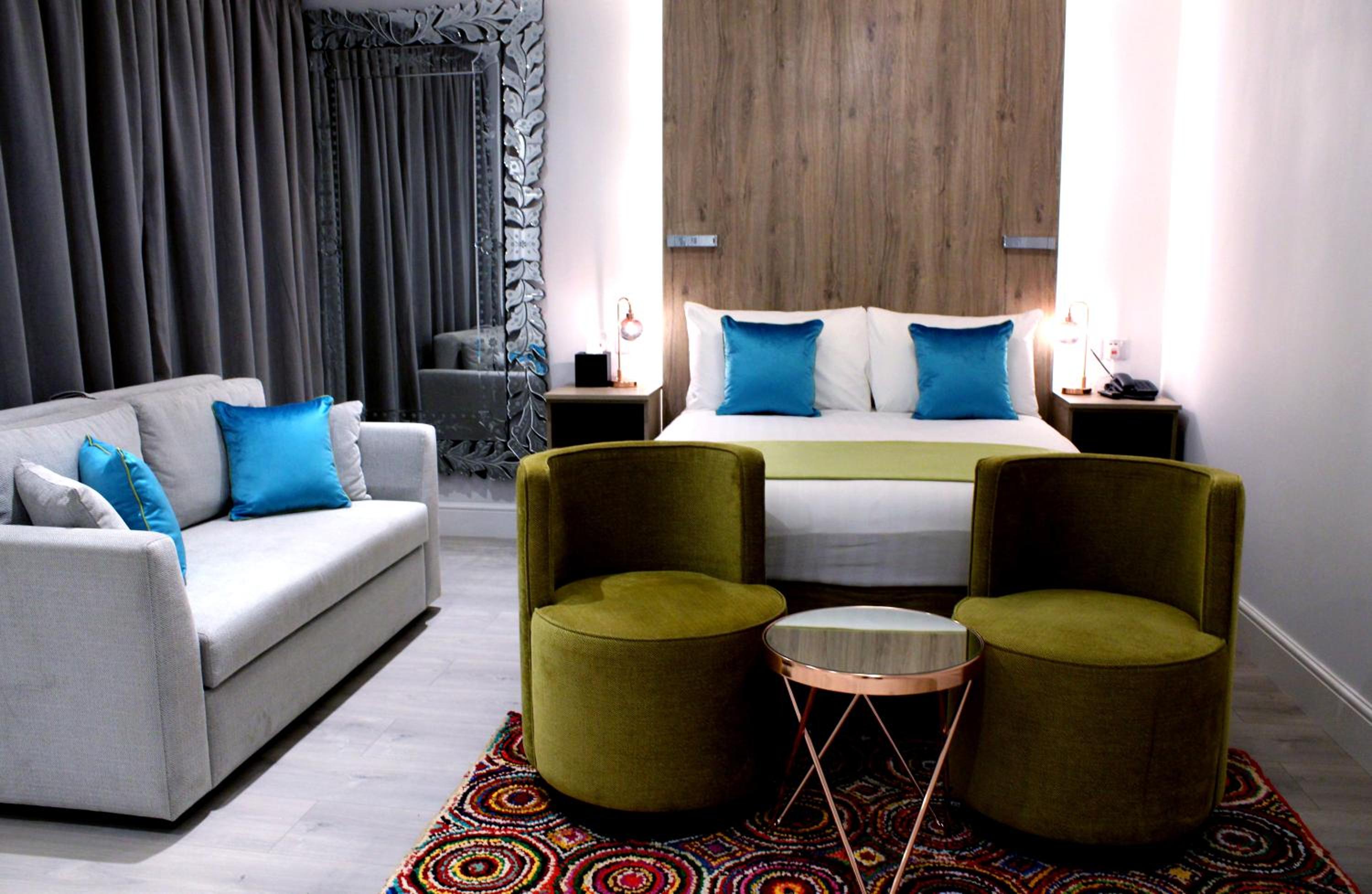 Signature Suite with Jacuzzi photo 2