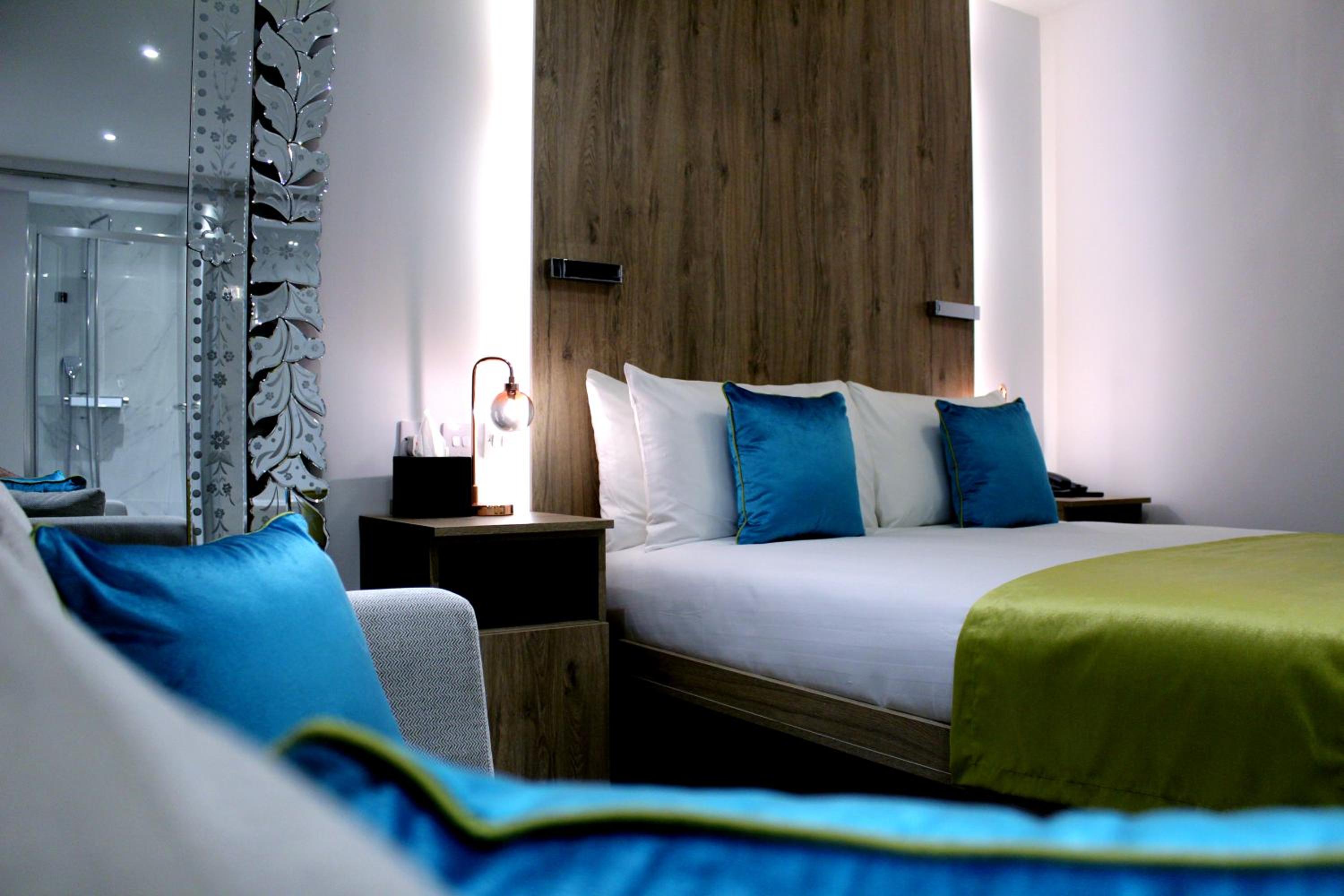 Signature Suite with Jacuzzi photo 1