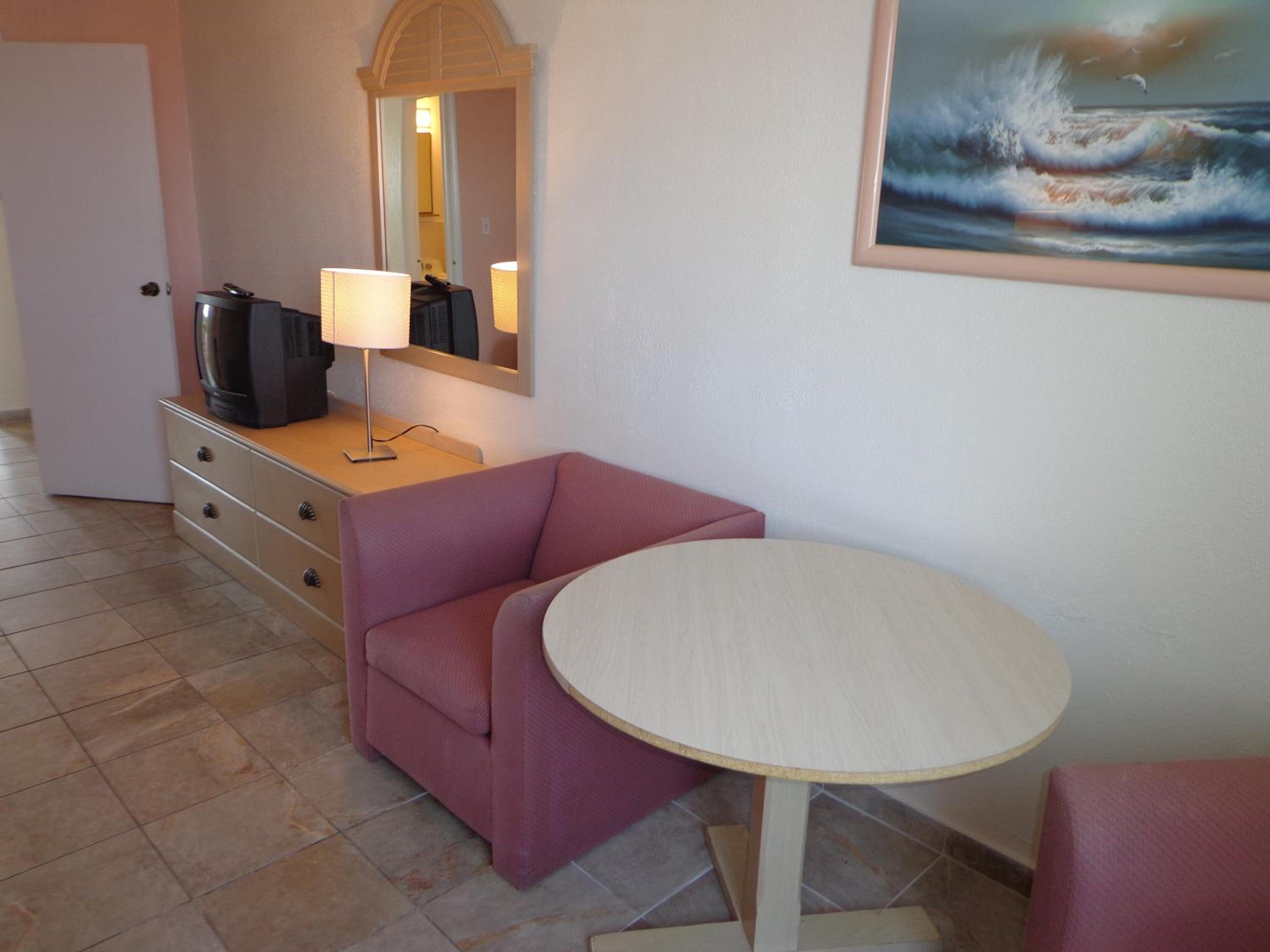 Two Room King Suite with Balcony photo 3