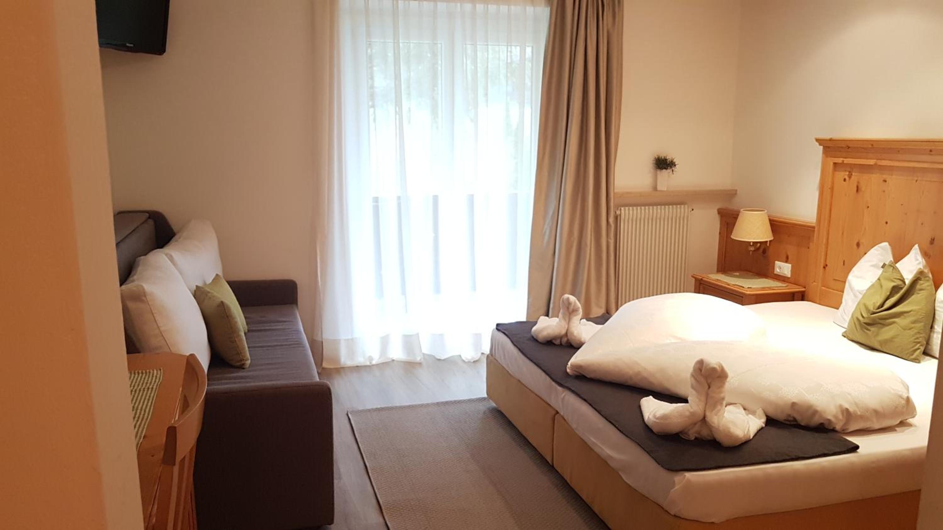 Family Room - Photo 2
