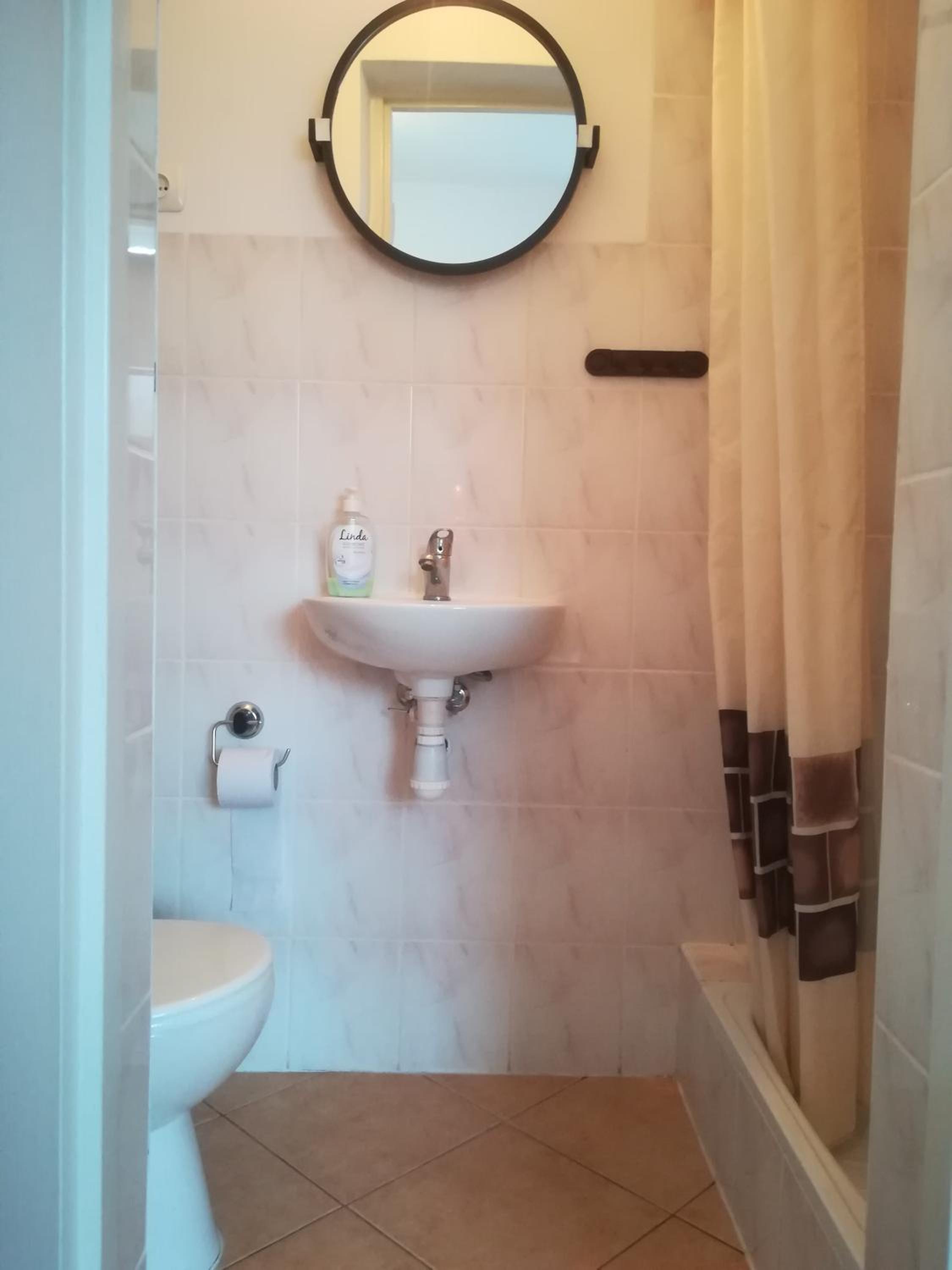 Triple Room with Bathroom - Photo 2