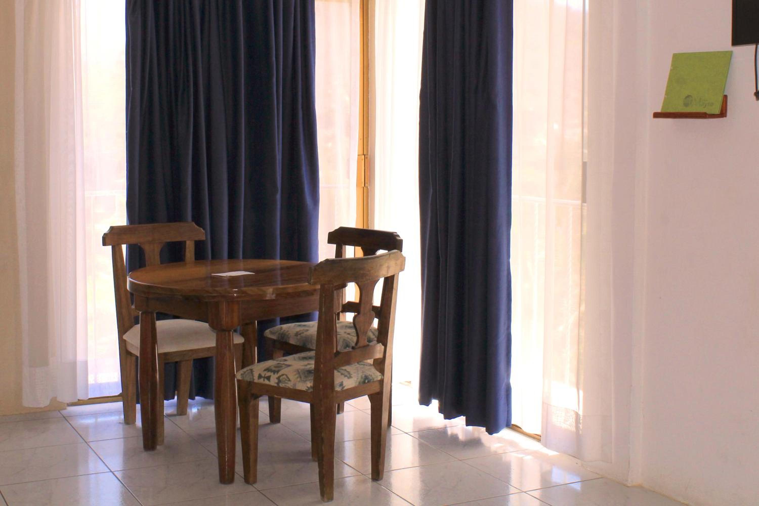Family Room photo 3