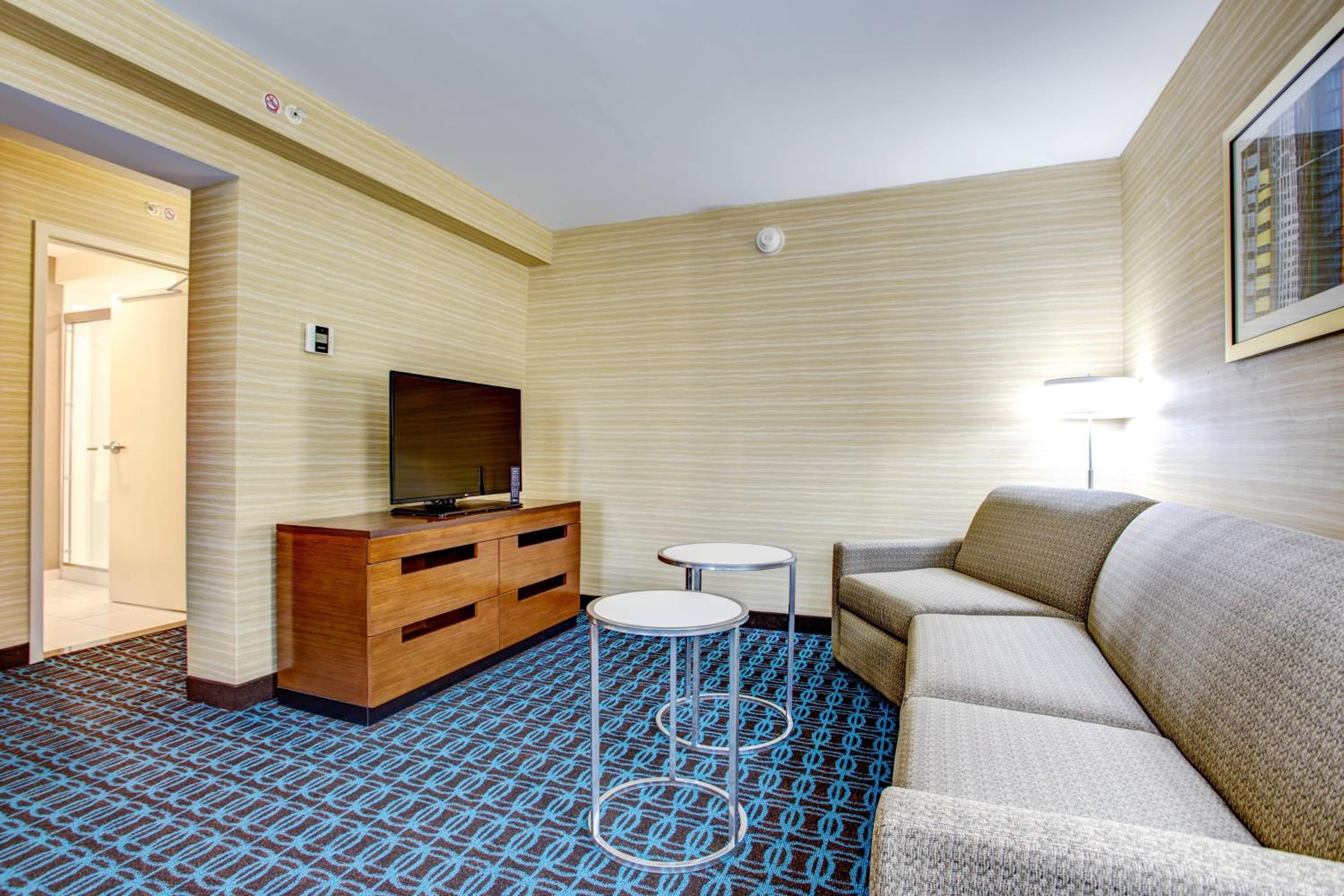 One-Bedroom King Suite with Bathtub and Sofa Bed - Mobility Access/Hearing Accessible