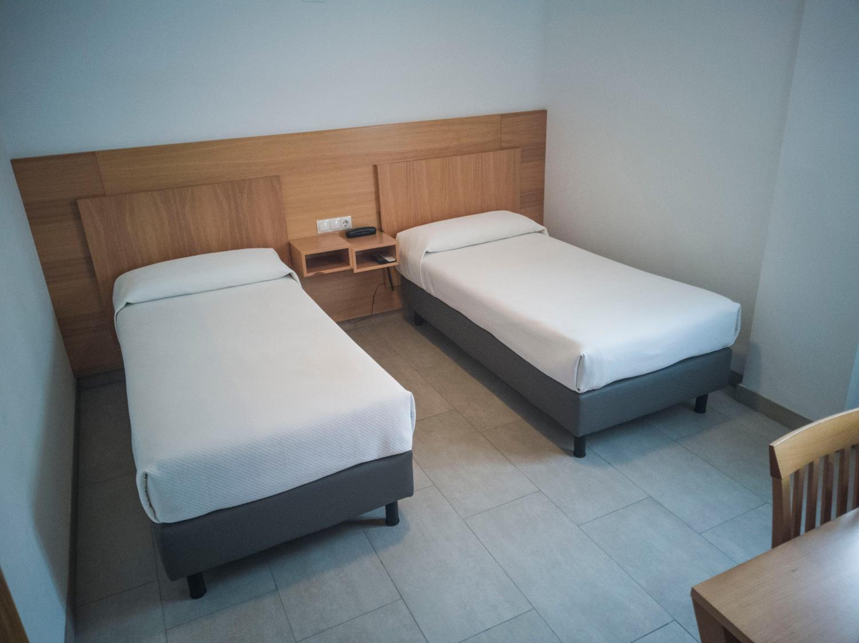 Twin Room - Photo 2
