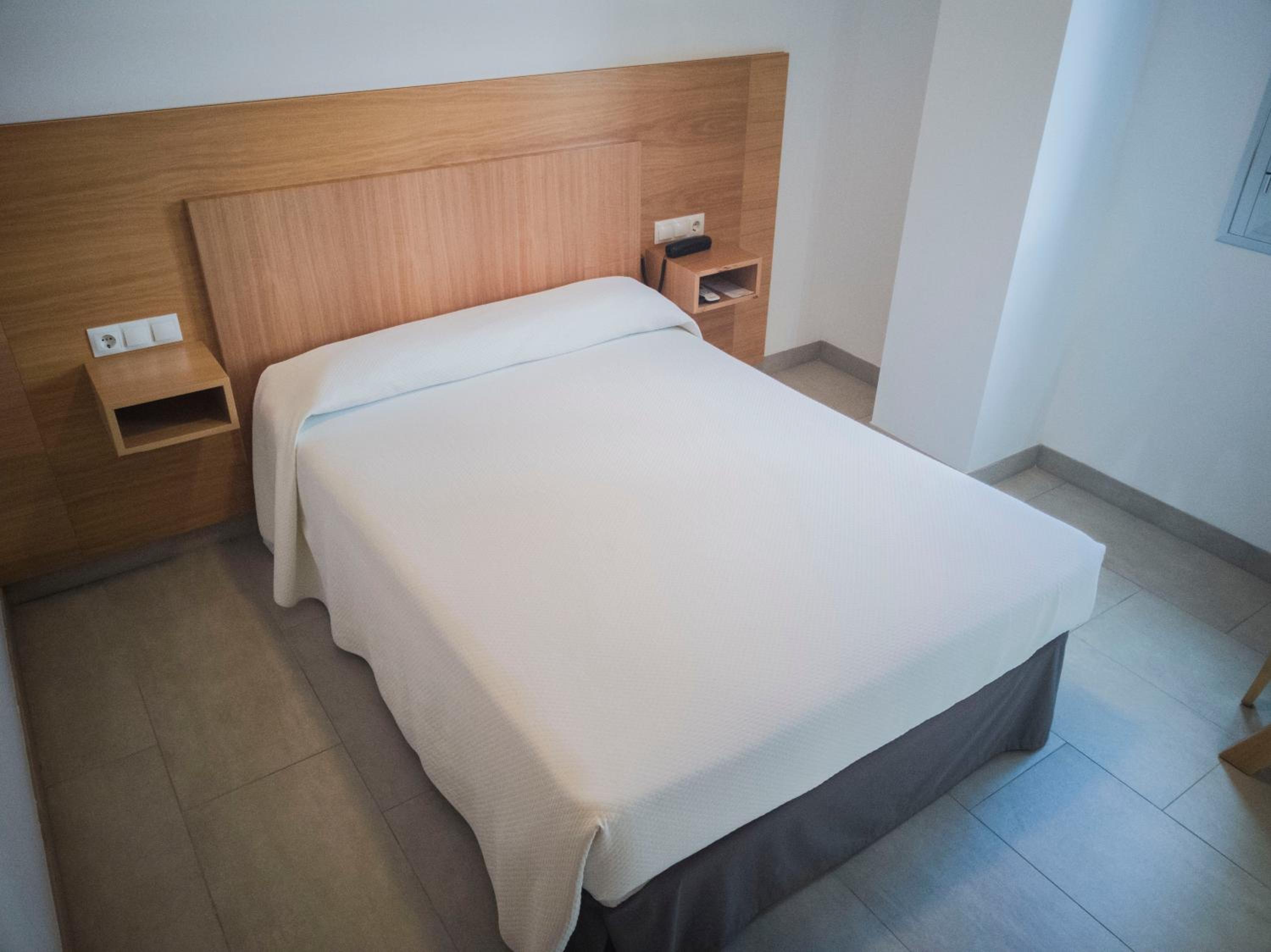 Double or Twin Room - Photo 1