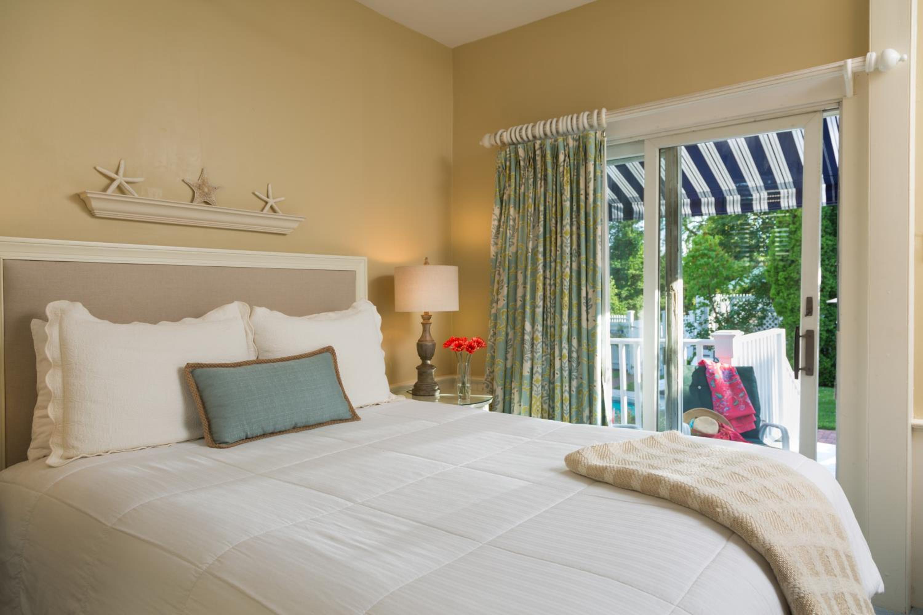 Queen Room photo 2