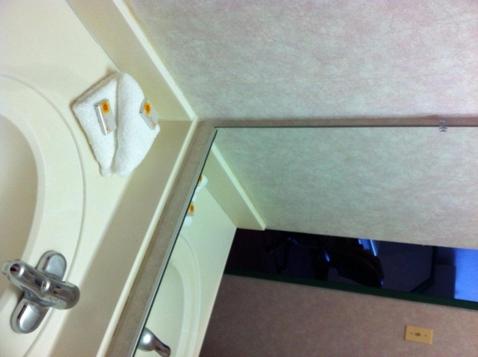 Queen Room with Two Queen Beds - Photo 3