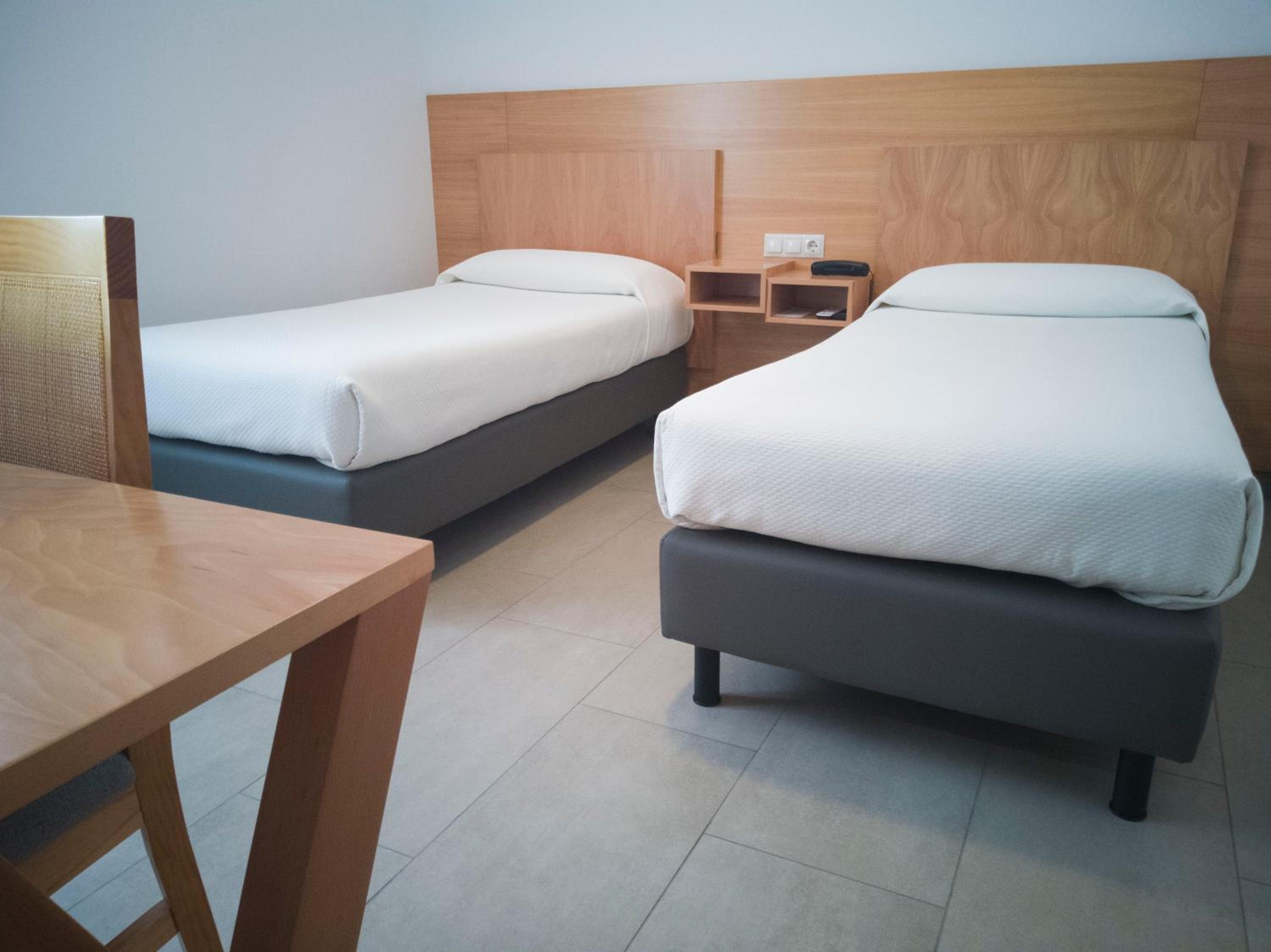 Twin Room - Photo 5