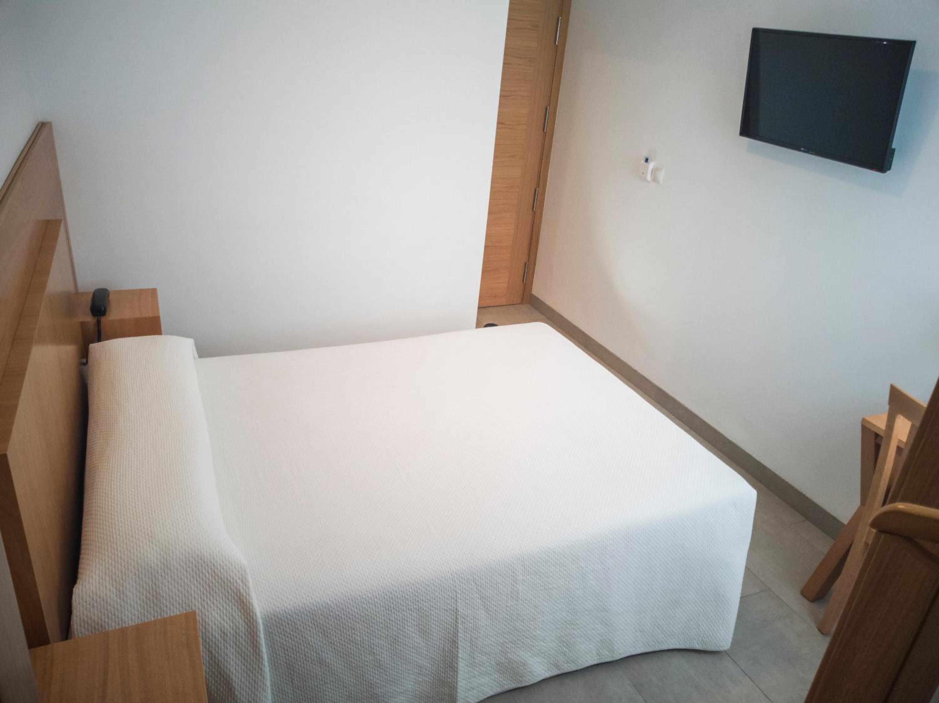 Double or Twin Room - Photo 3