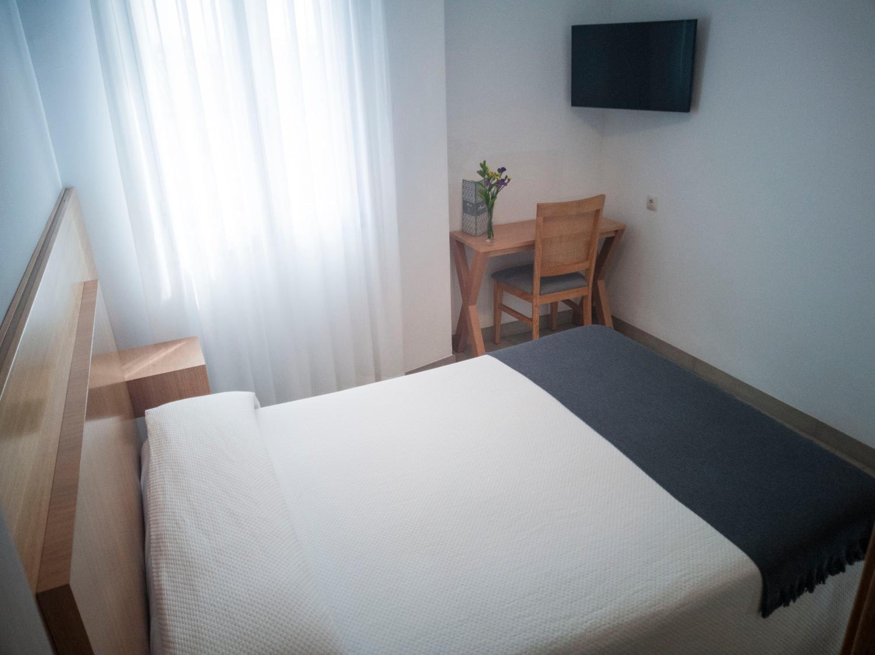 Double or Twin Room - Photo 4