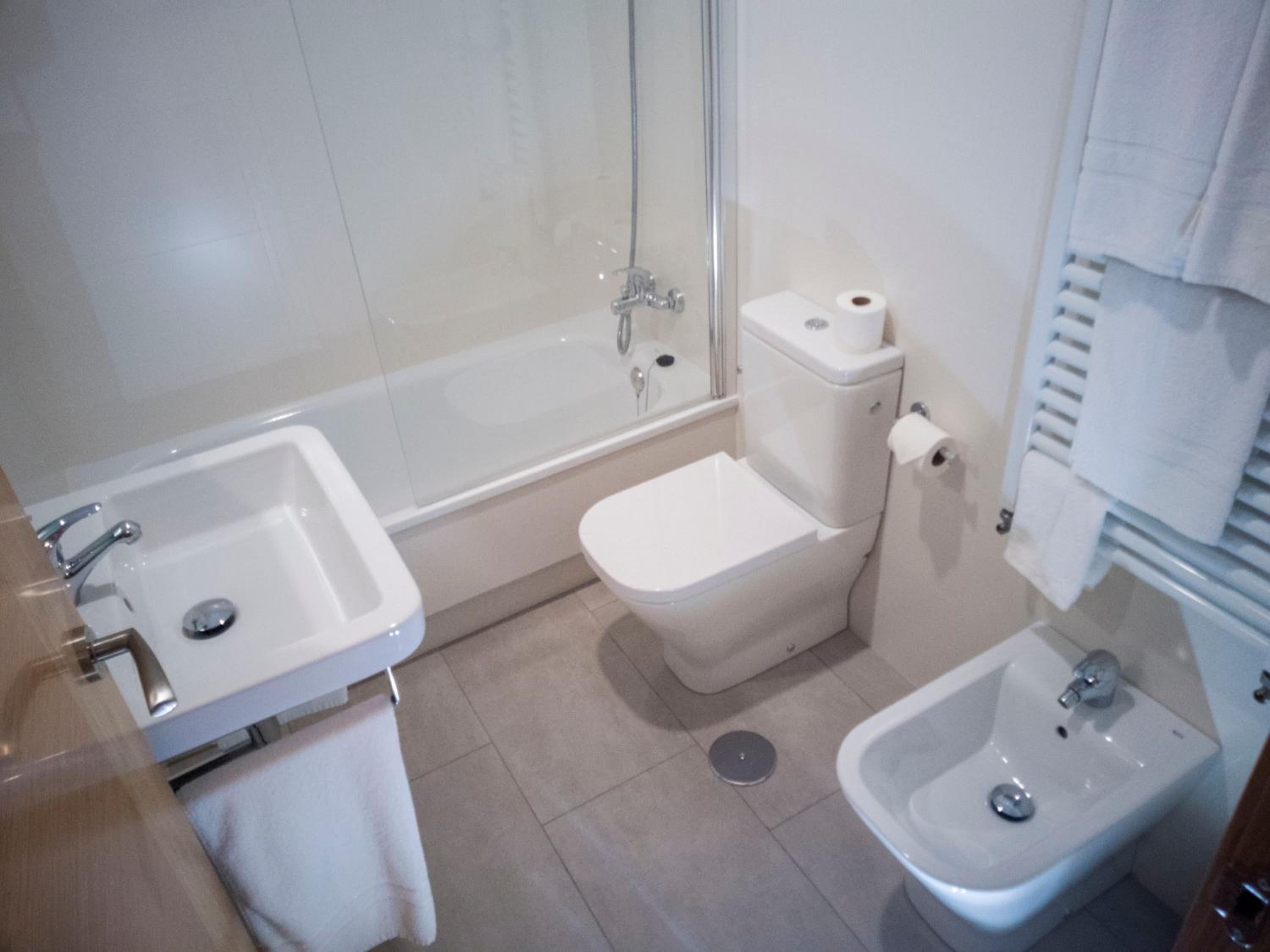Double or Twin Room - Photo 2