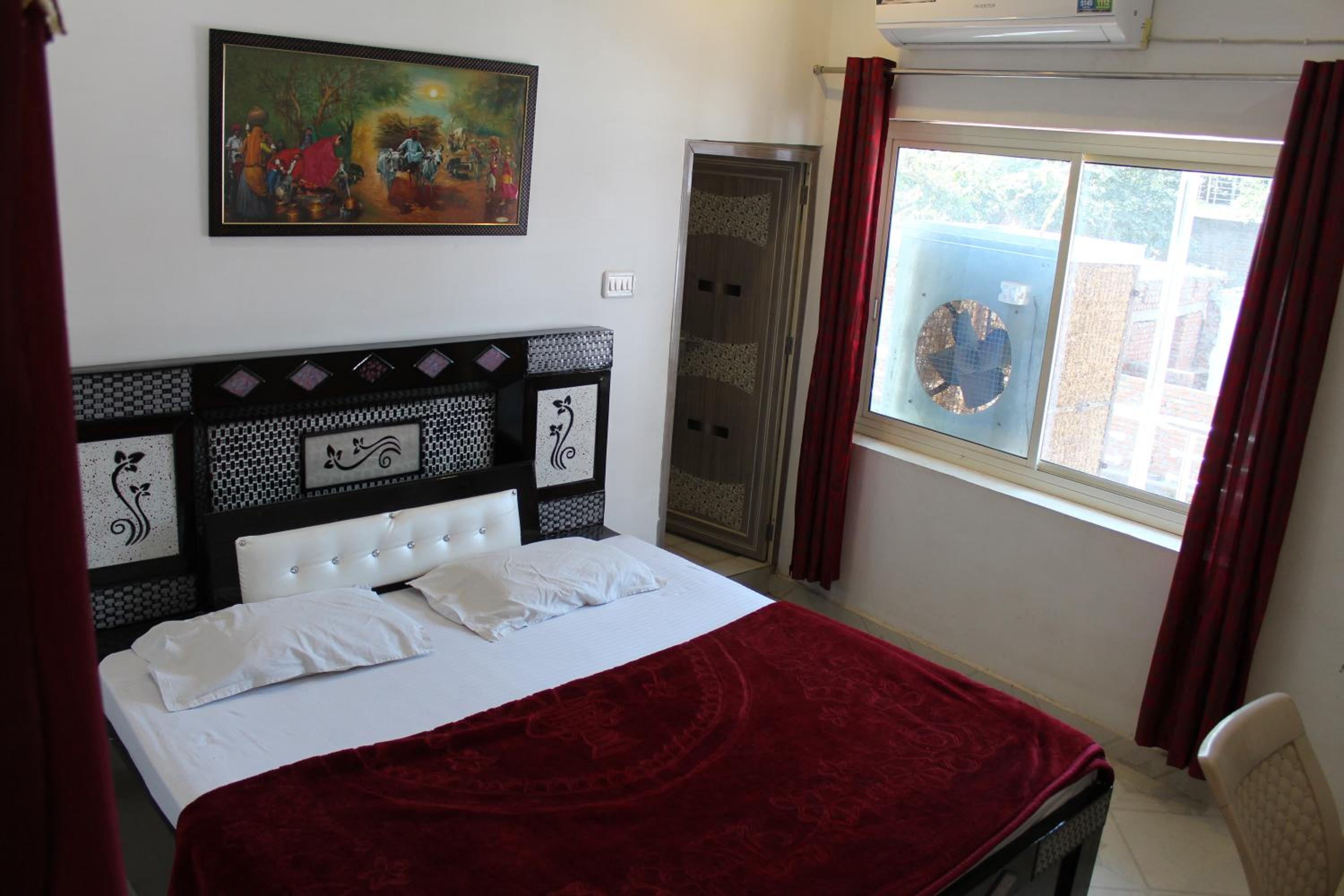 Deluxe Double Room (2 Adults + 1 Child)