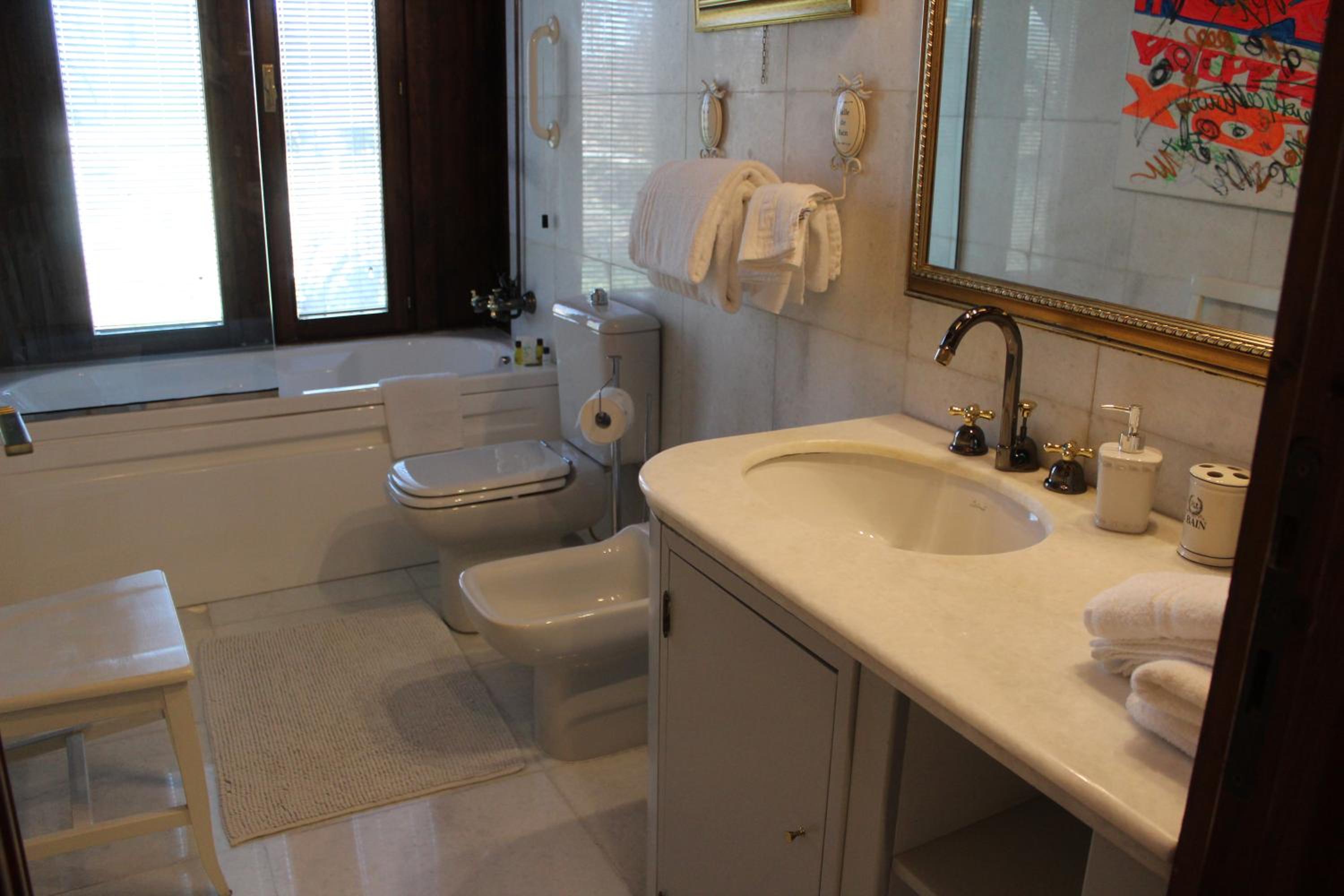Double Room - Photo 7