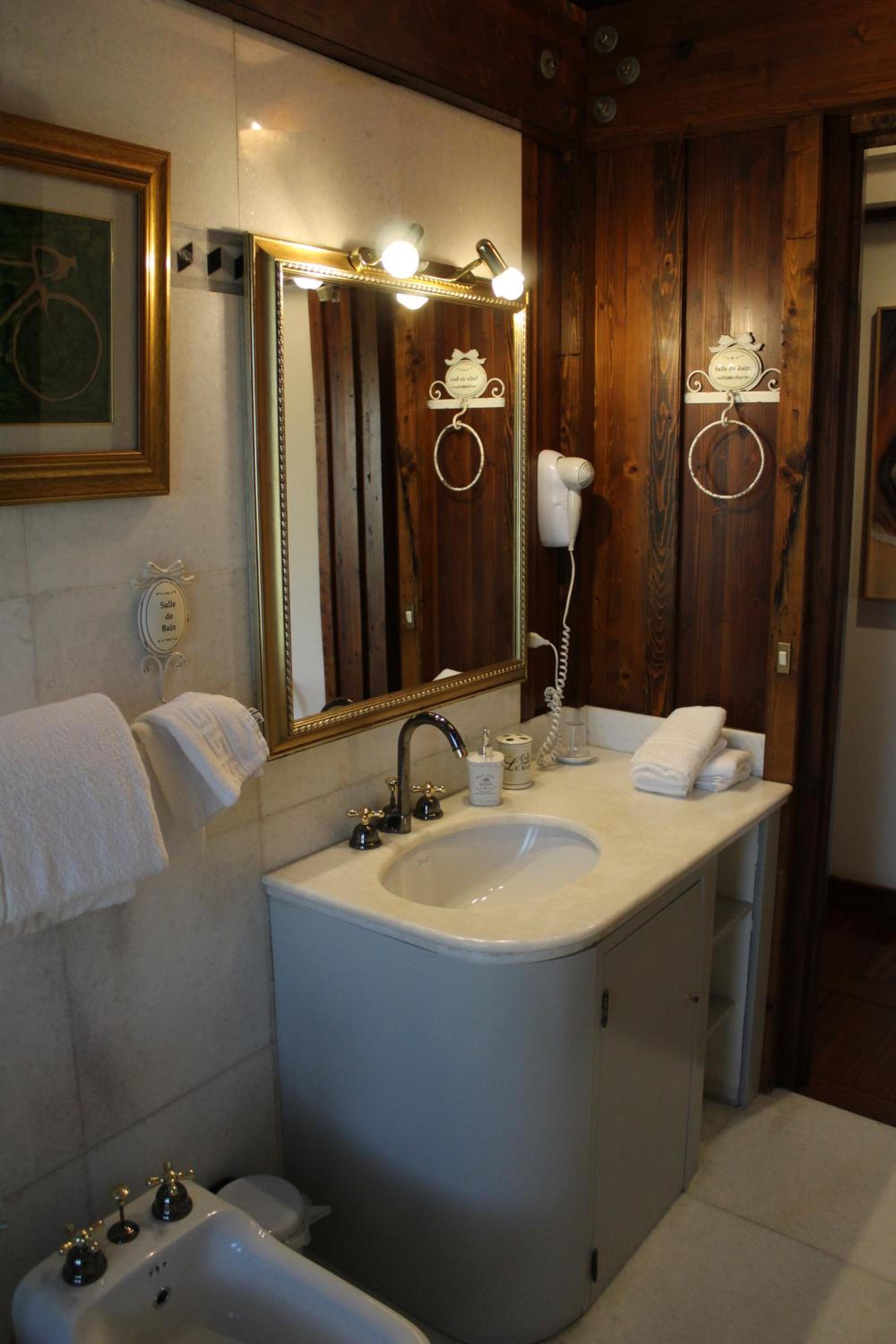 Double Room - Photo 6