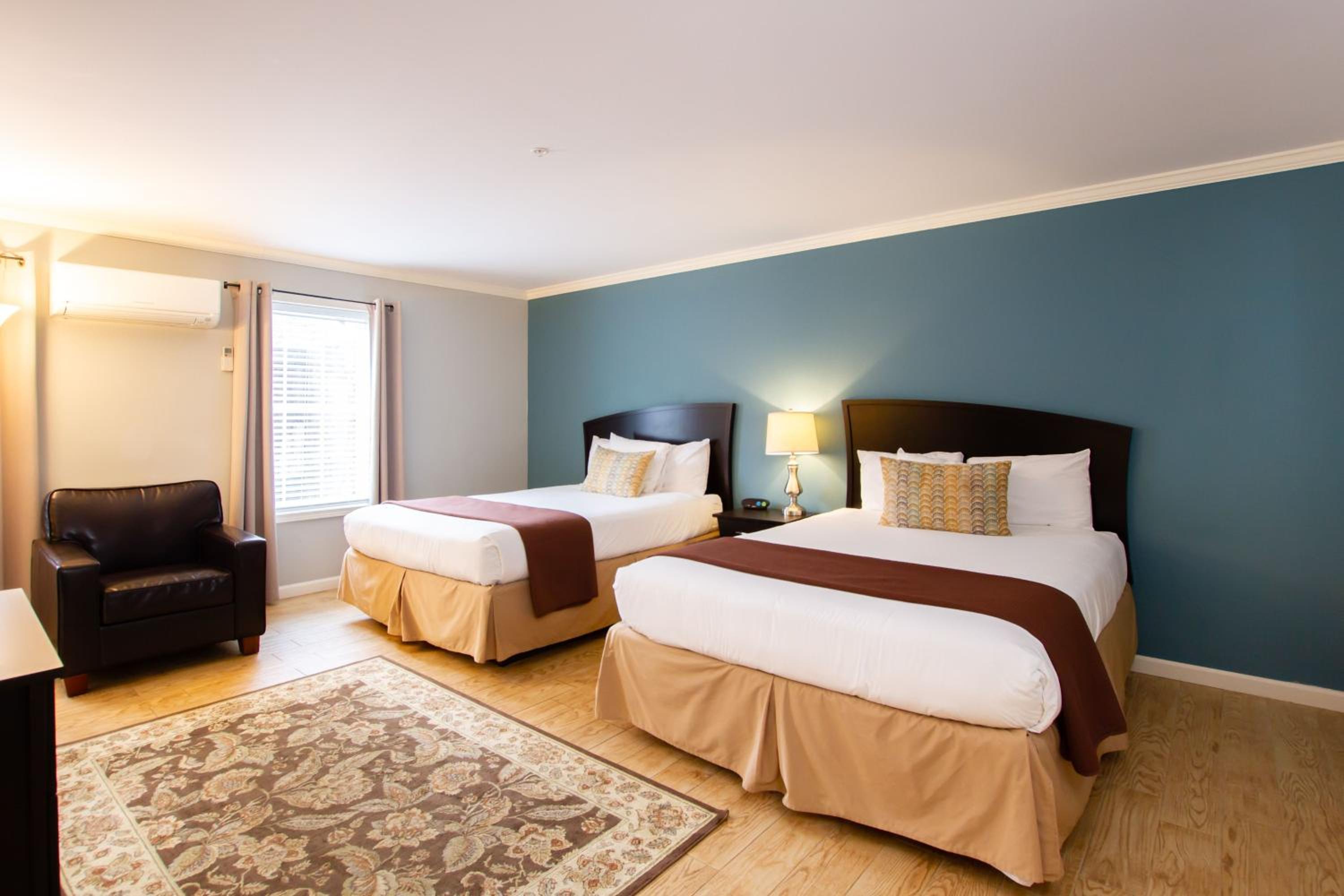 The Dahlonega Square Hotel