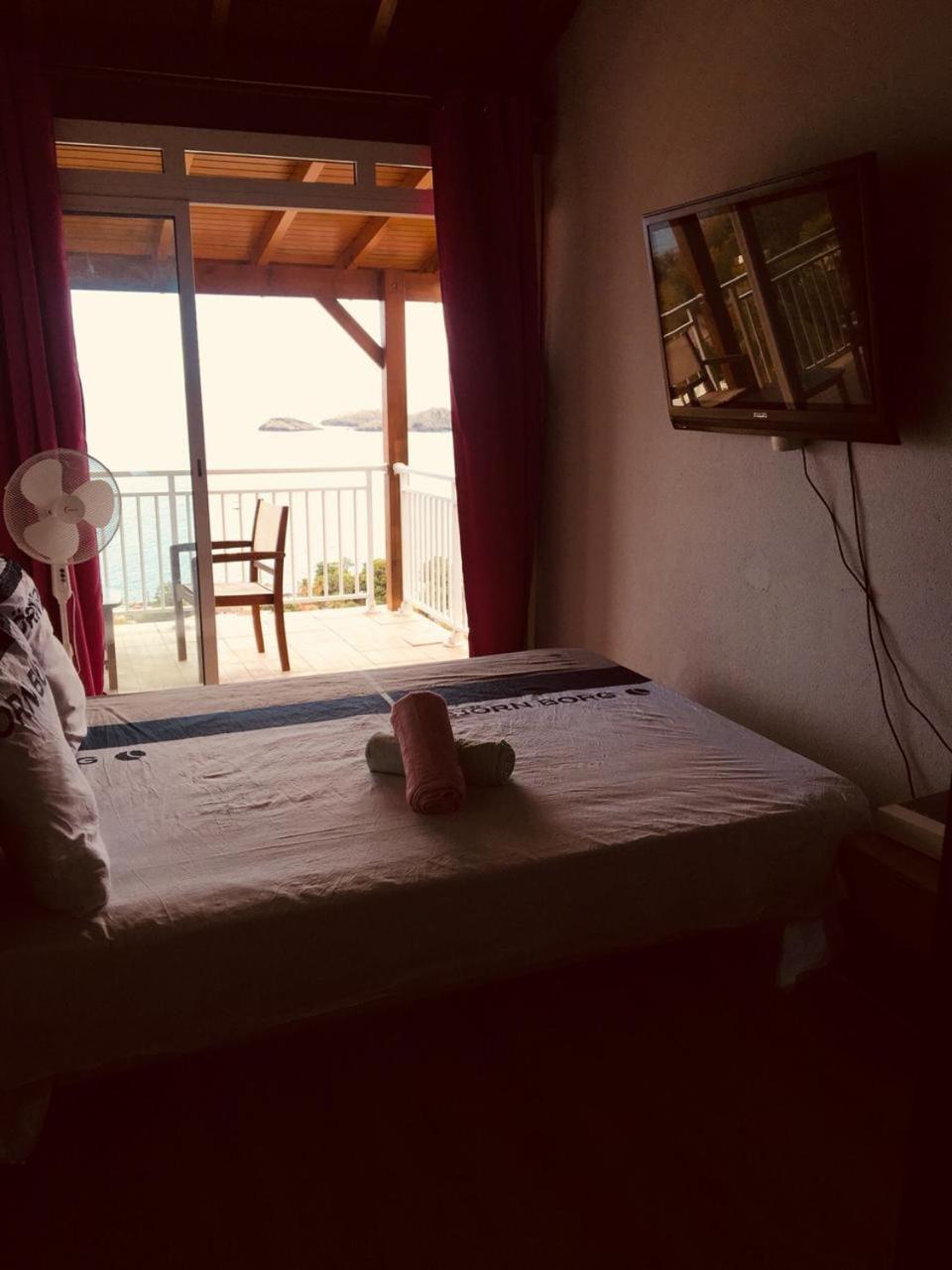 One-Bedroom House photo 1