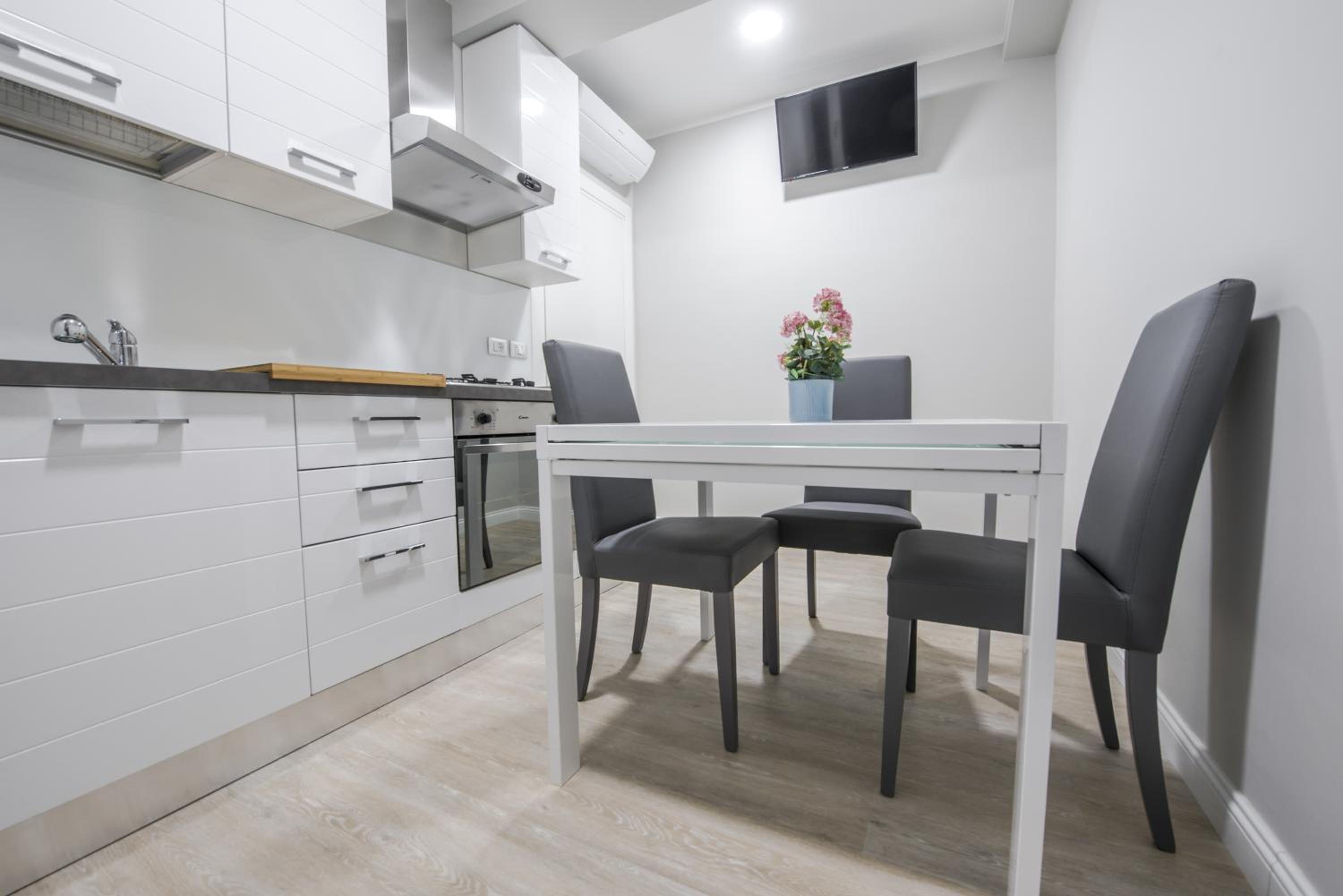 Two-Bedroom Apartment - Photo 5