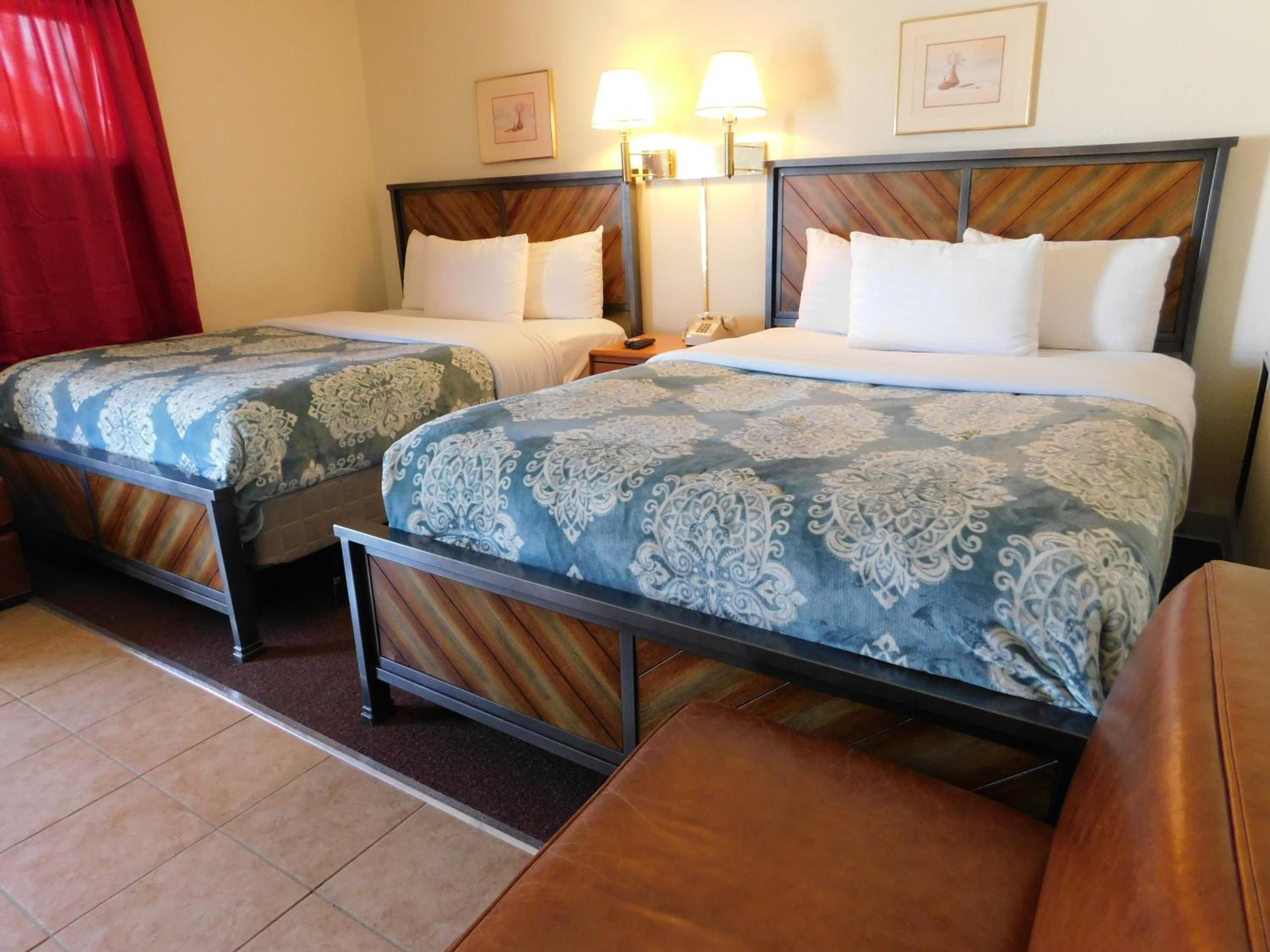 Queen Room with Two Queen Beds photo 1
