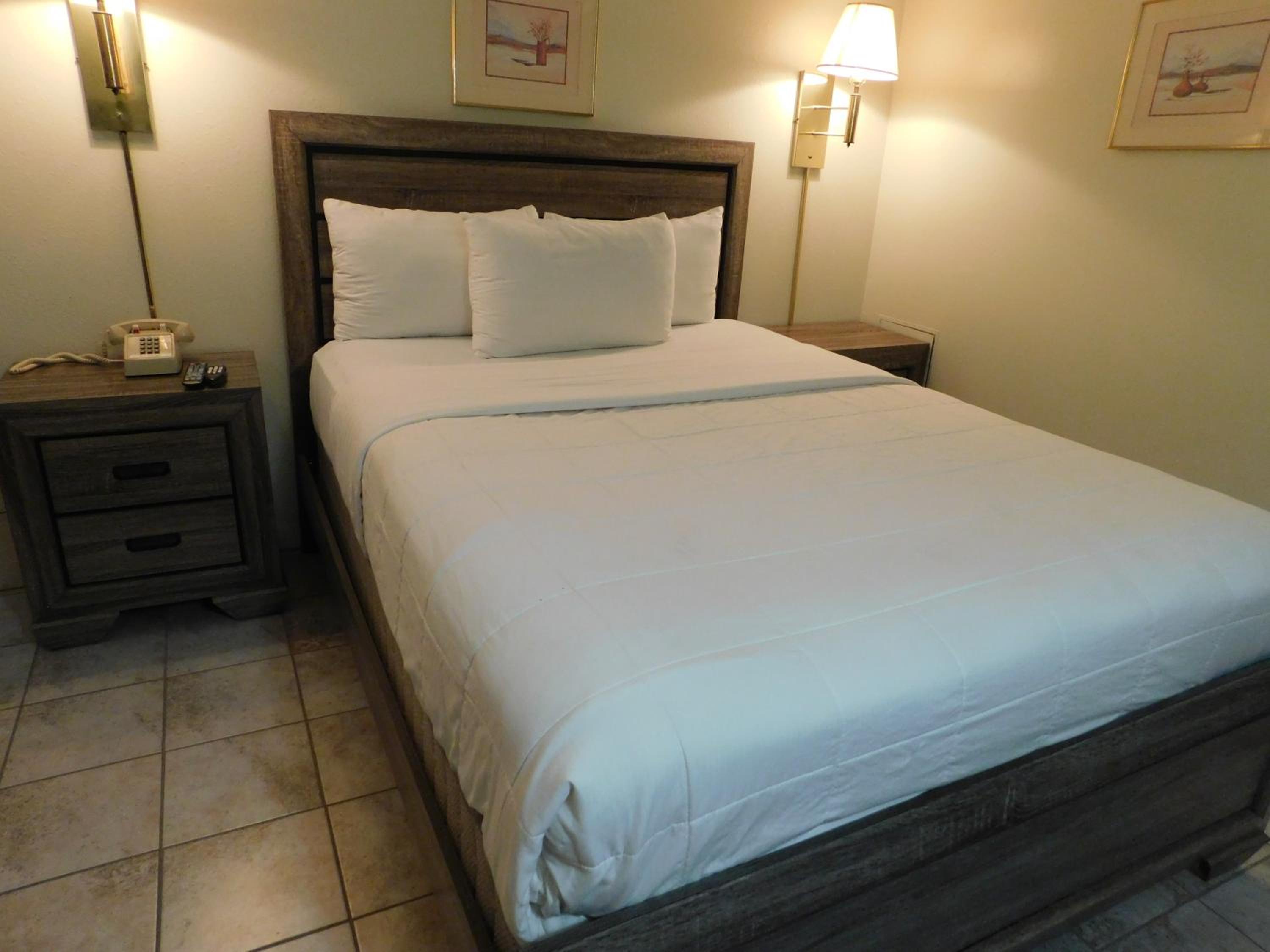 Queen Room photo 1