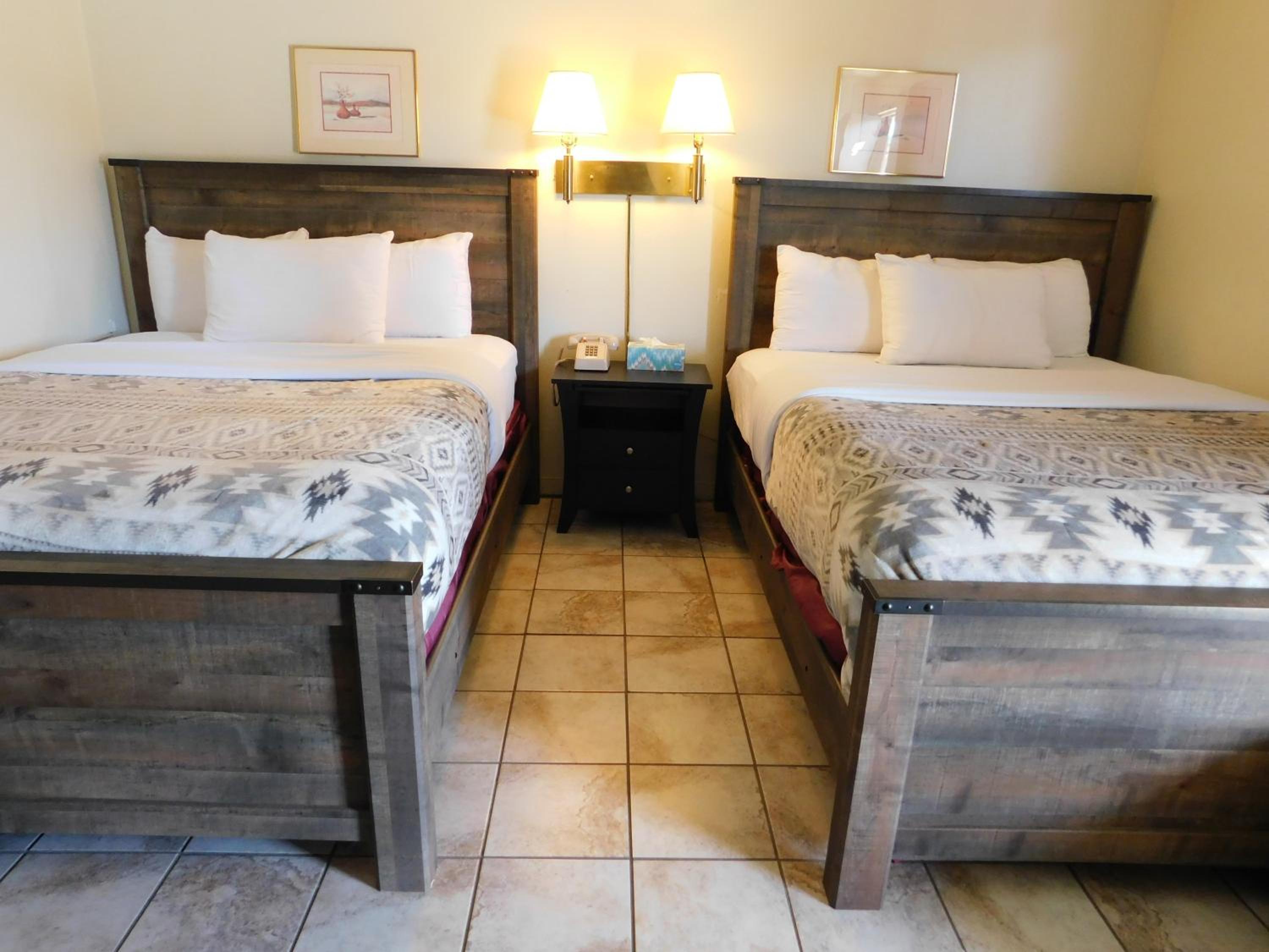 Queen Room with Two Queen Beds photo 2