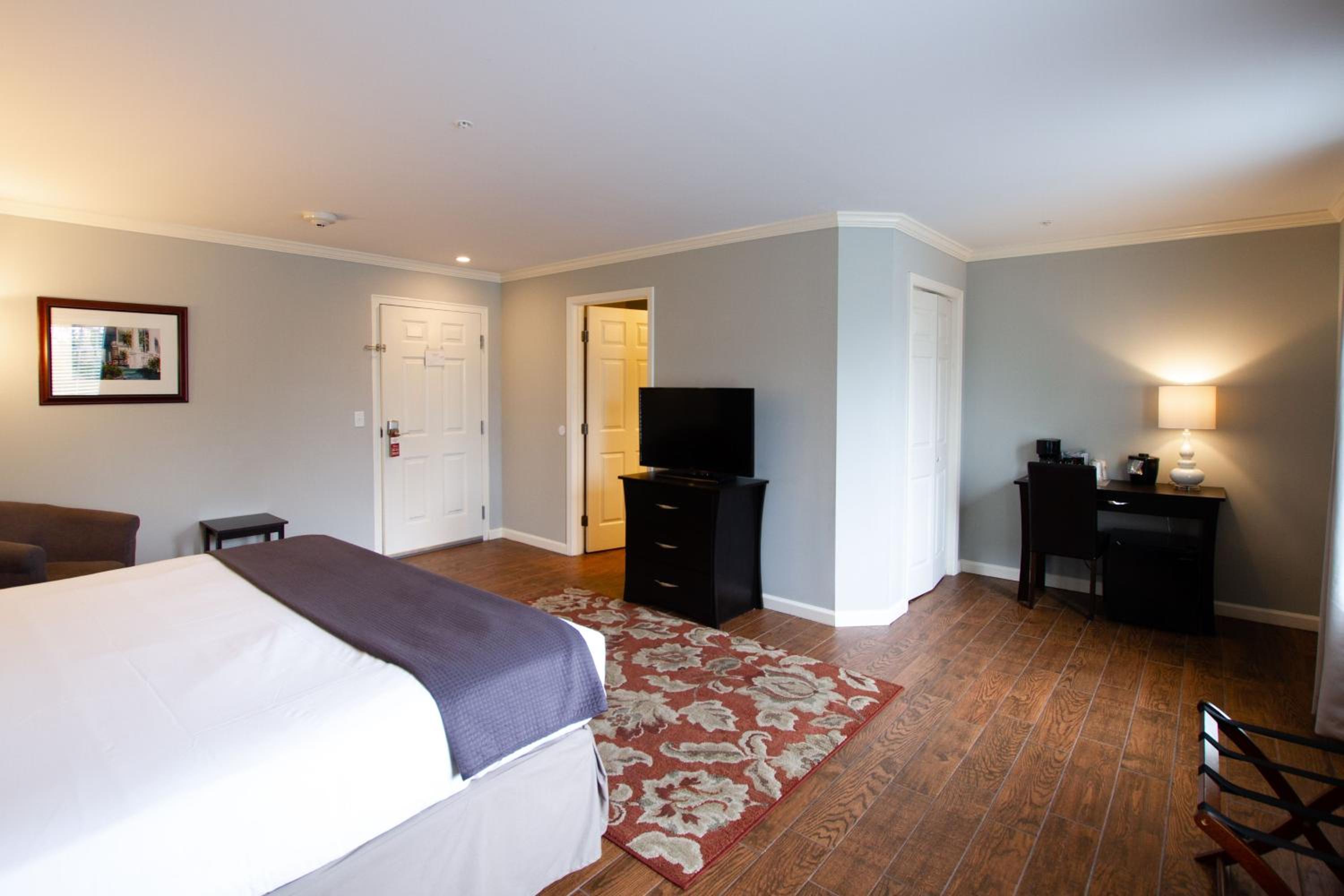 Standard King Room
