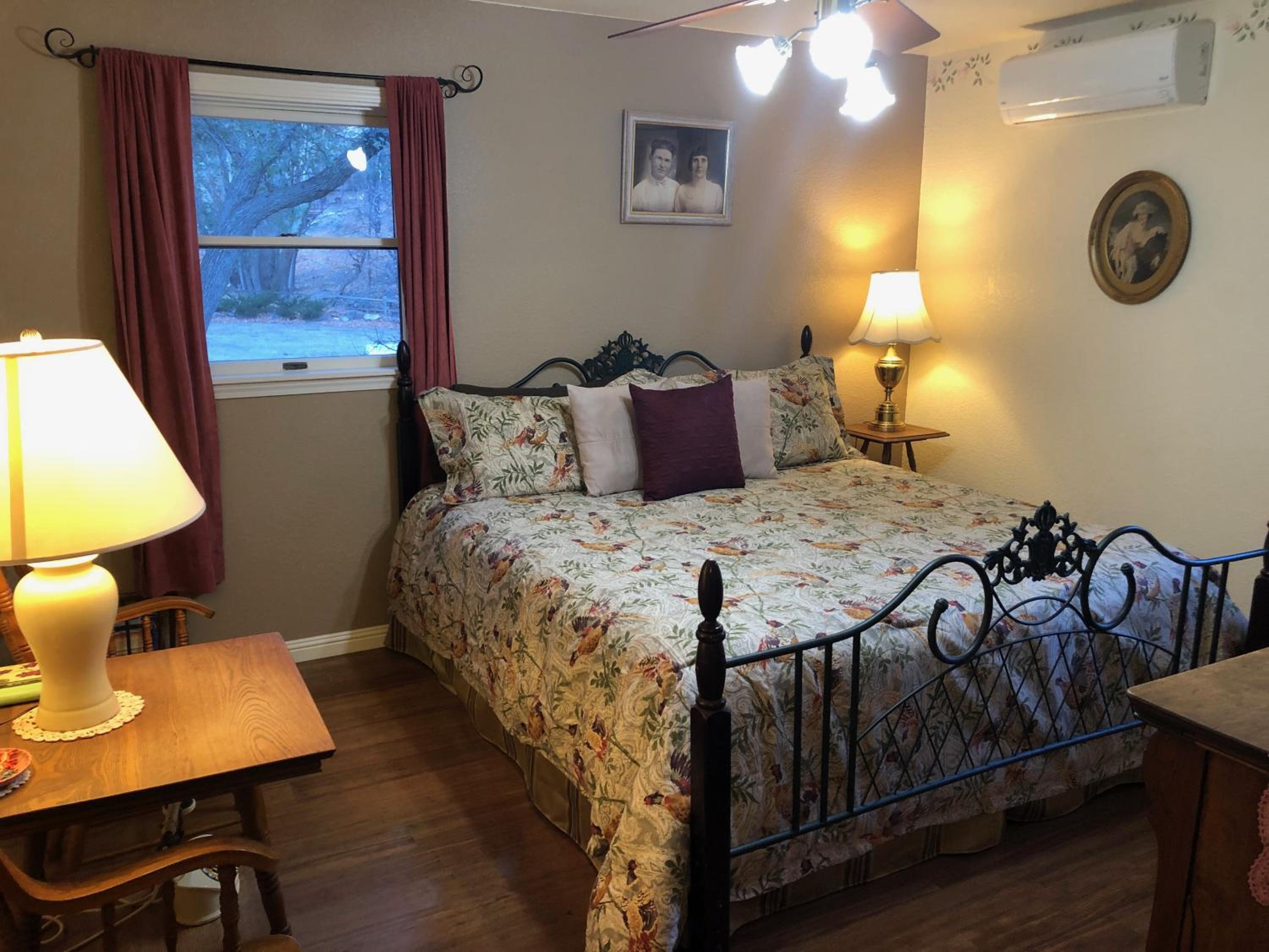 Standard King Room photo 3