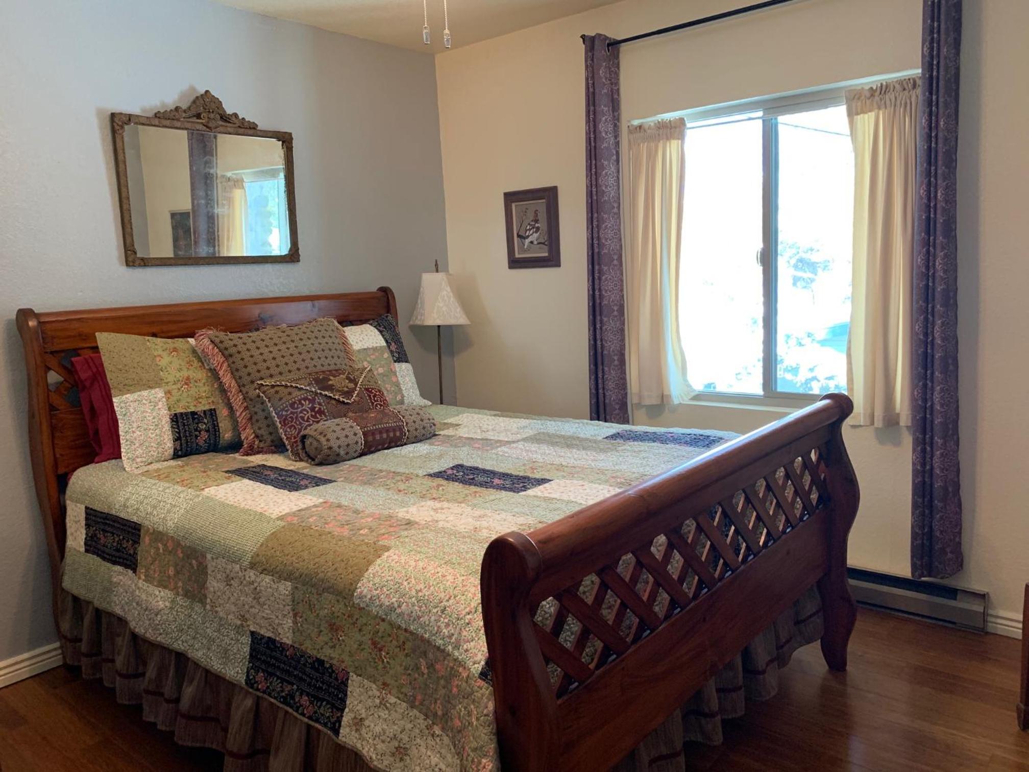 Queen Room photo 1