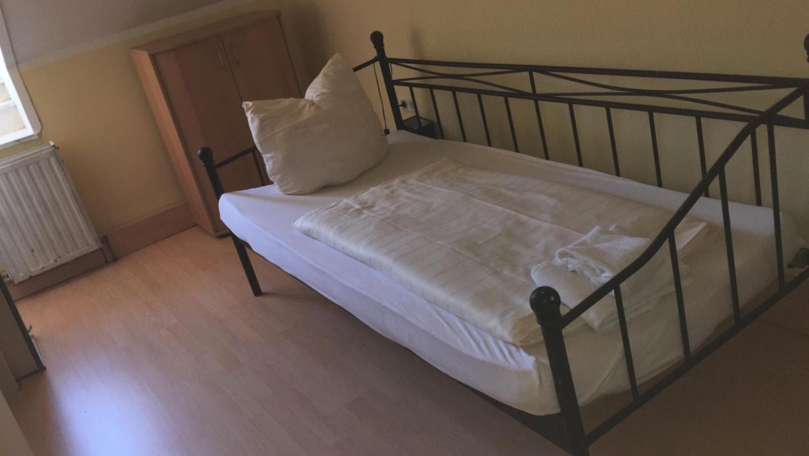 Double or Twin Room with Bathroom photo 3