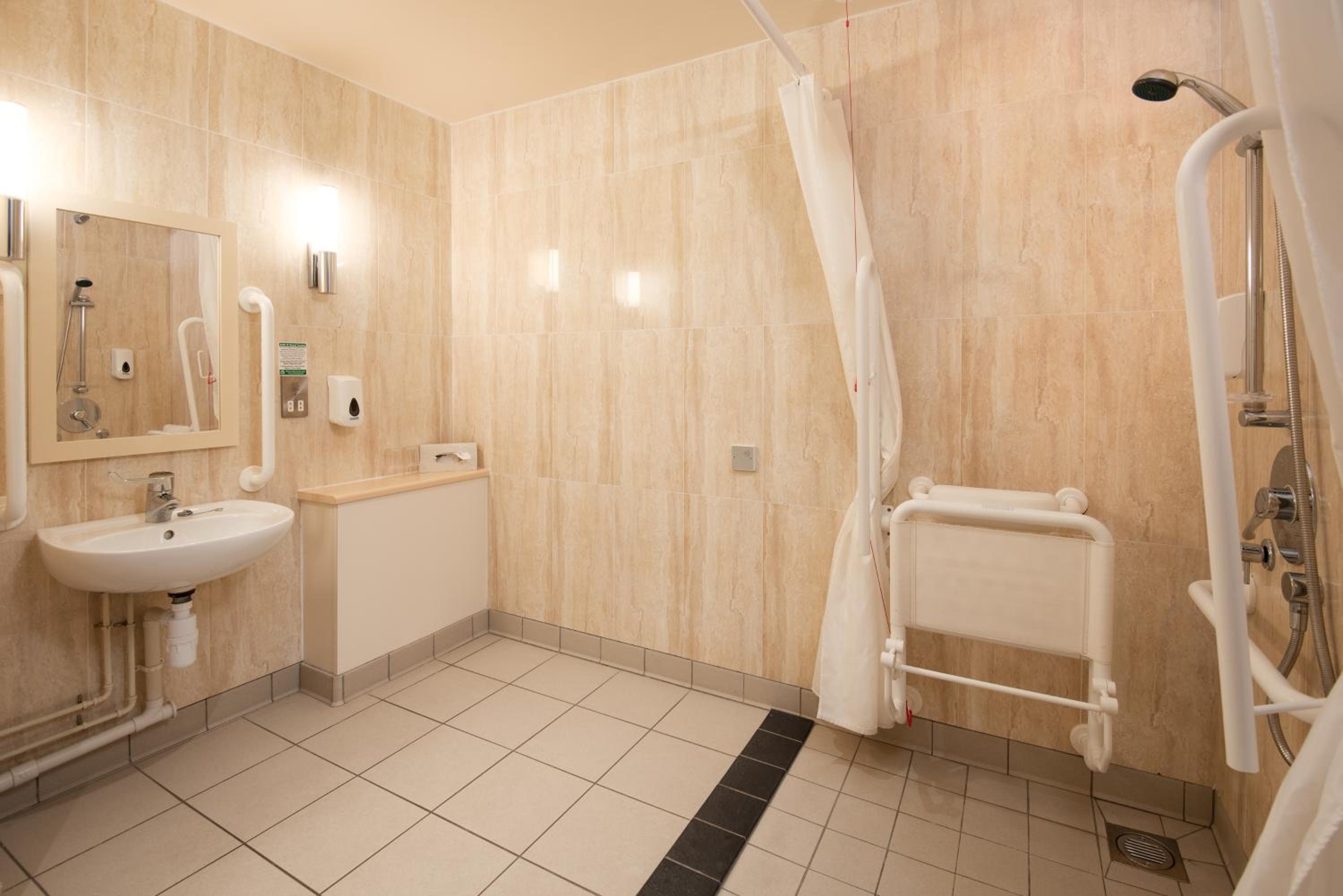 Accessible Double or Twin Room photo 2