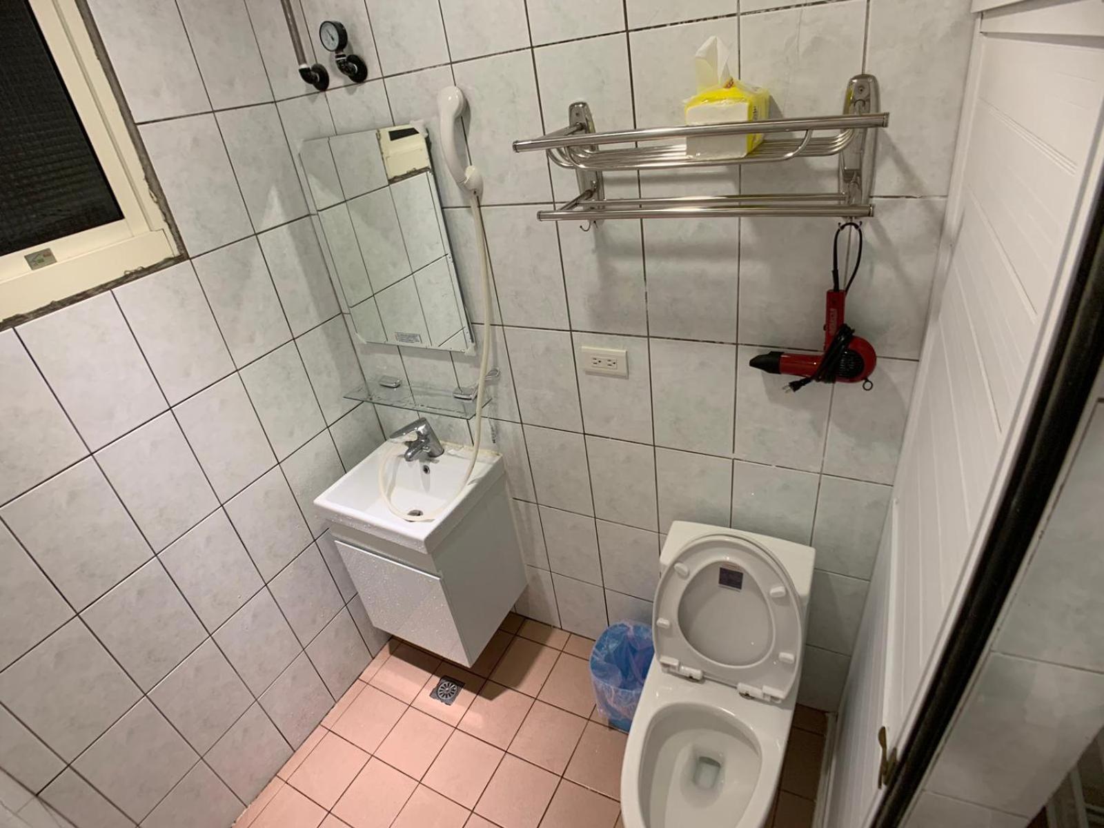 Small Double Room - Photo 6
