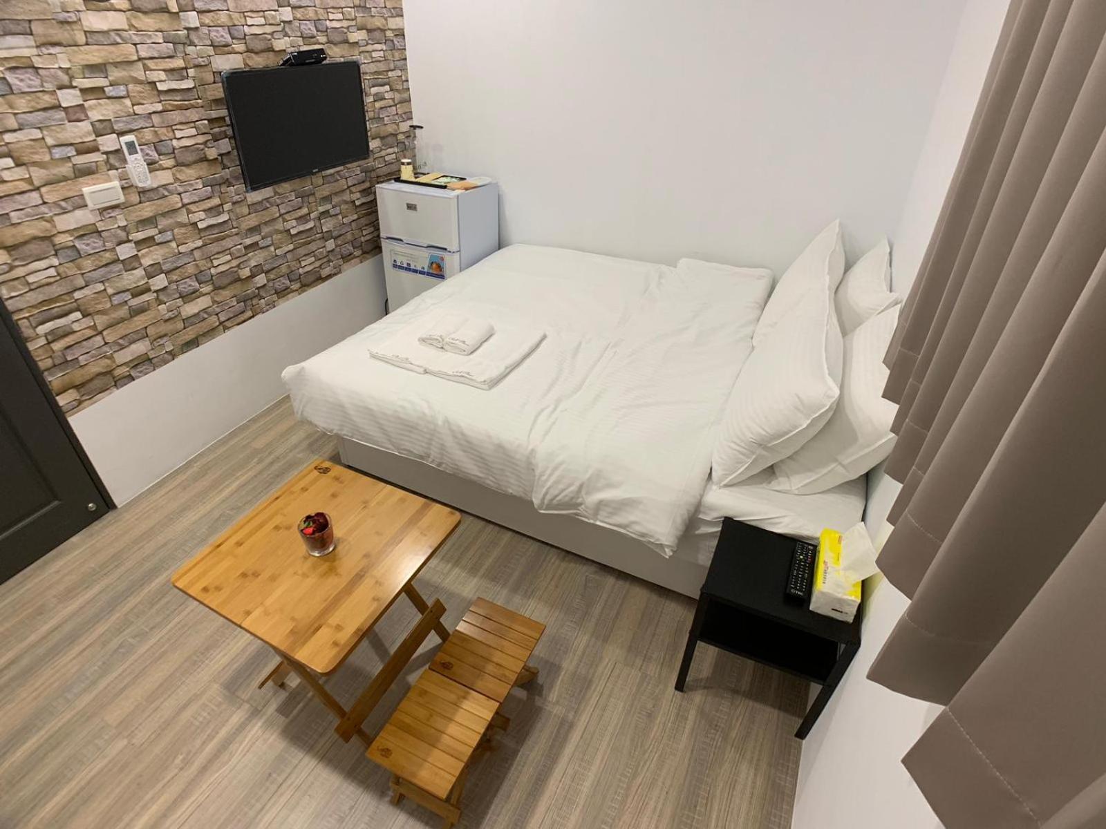Small Double Room - Photo 1
