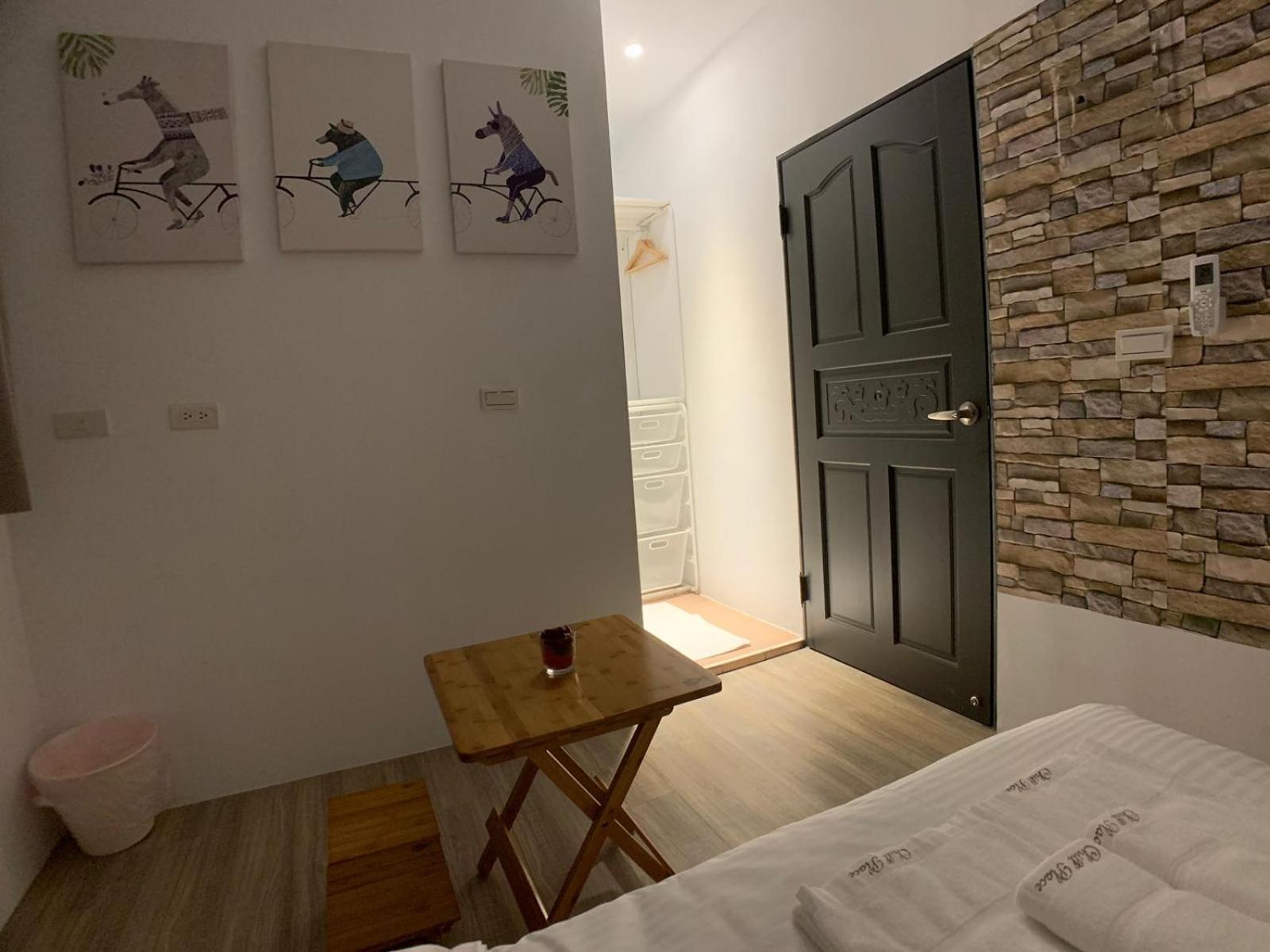 Small Double Room - Photo 4